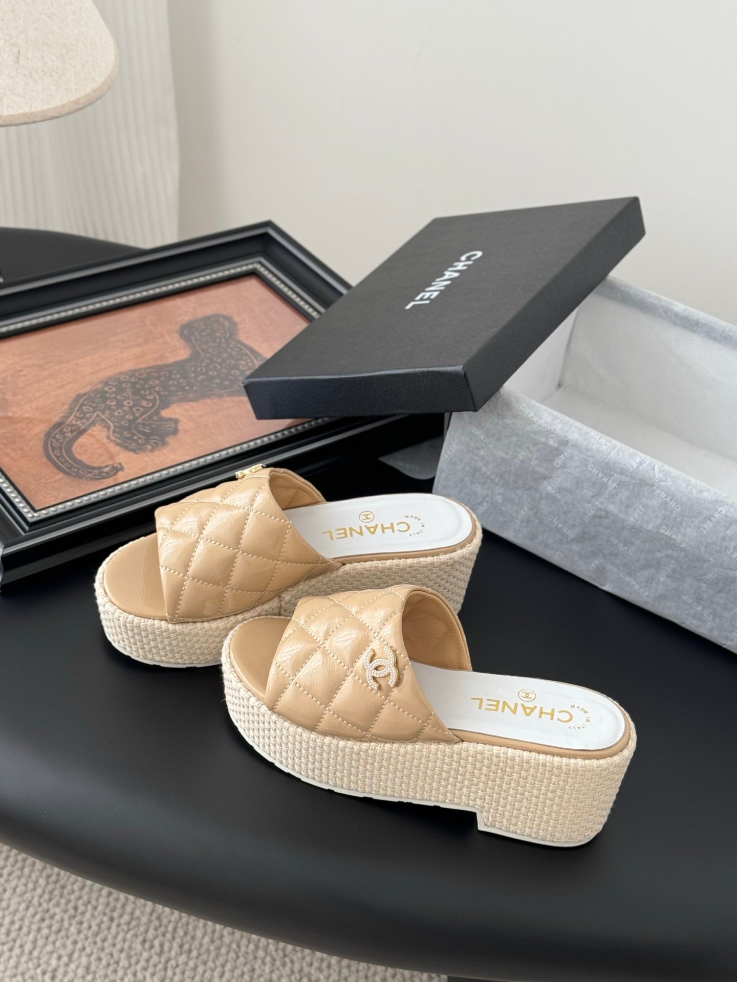 CHANEL Woman - Image 3