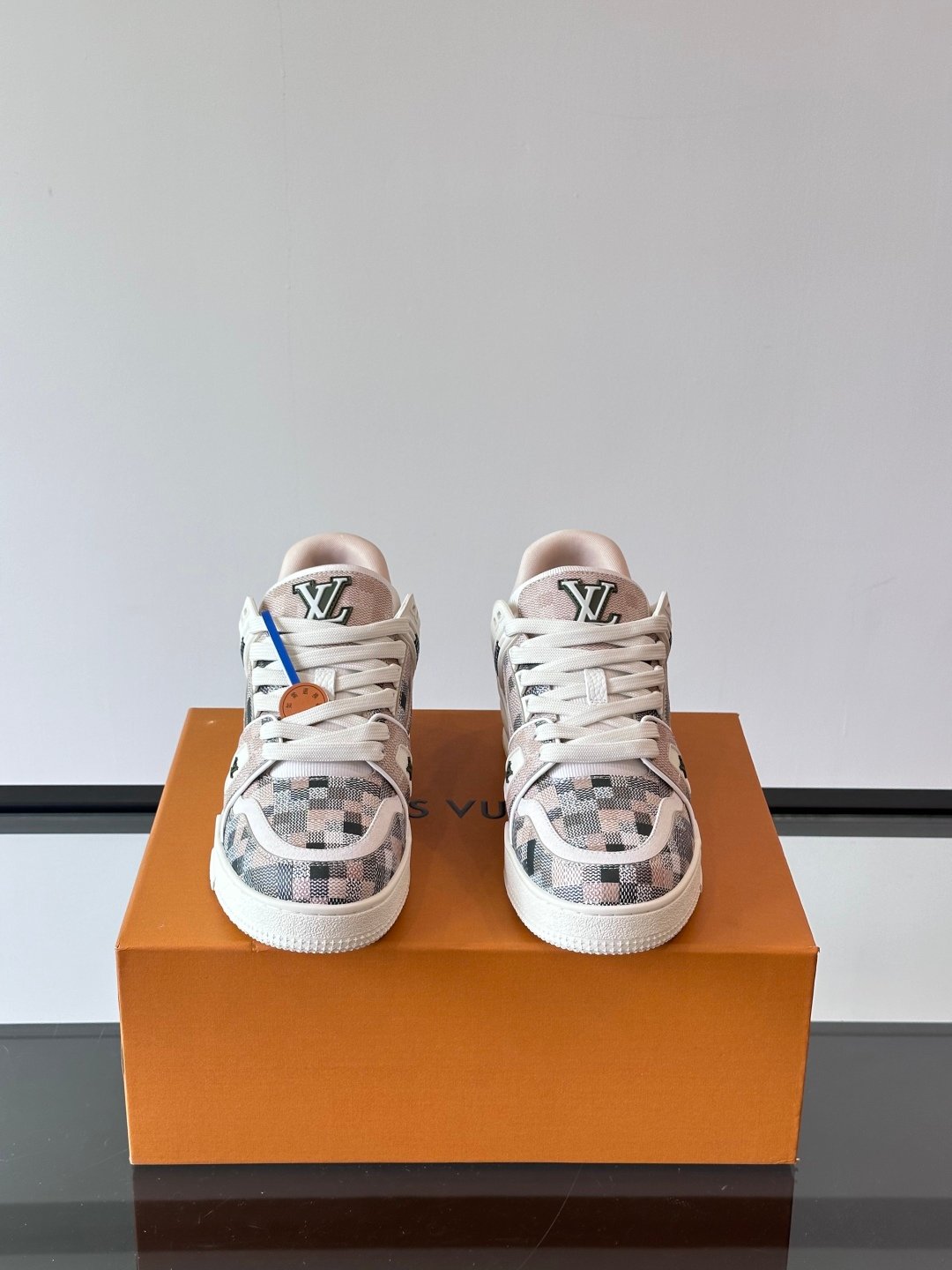 LV MAN - Image 3