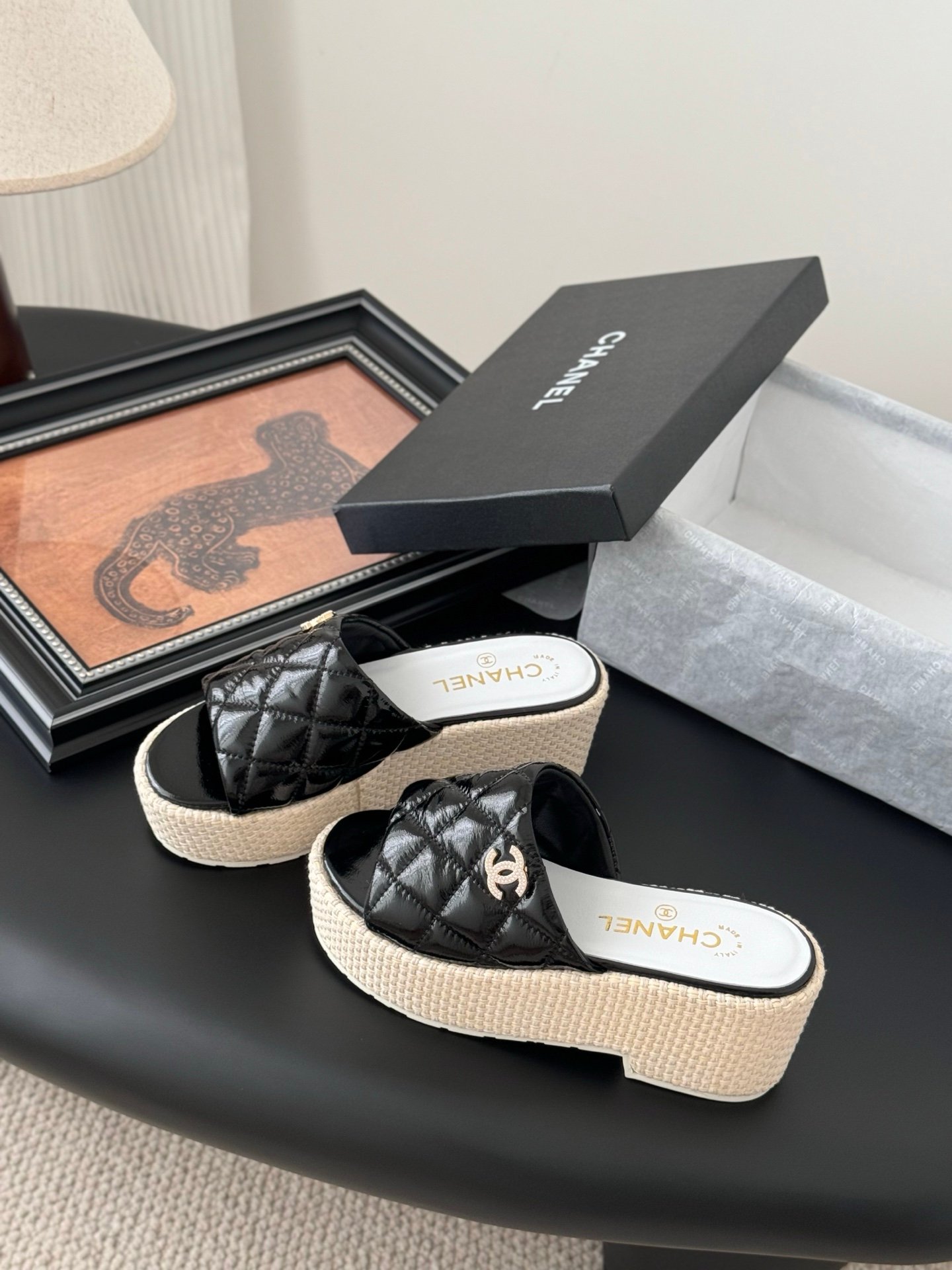 CHANEL Woman - Image 3