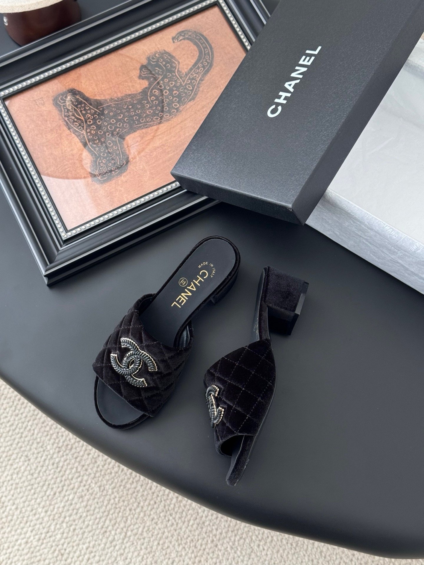 CHANEL Woman - Image 7