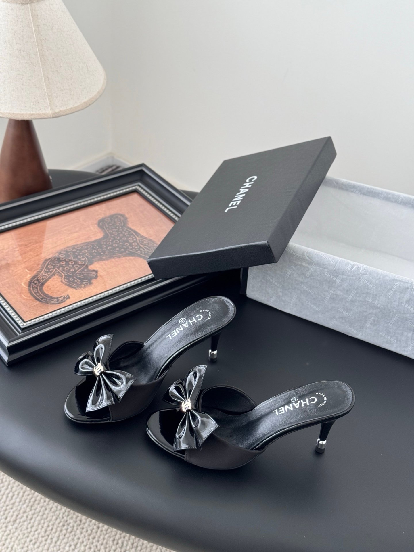 CHANEL Woman - Image 3