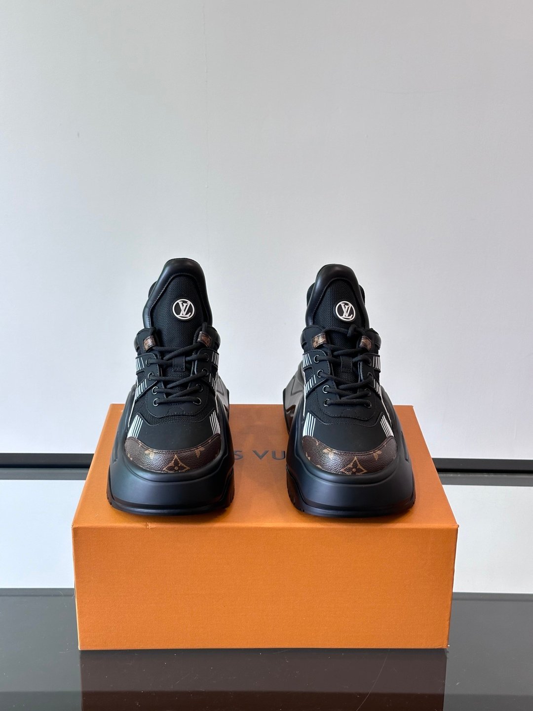 LV MAN - Image 3