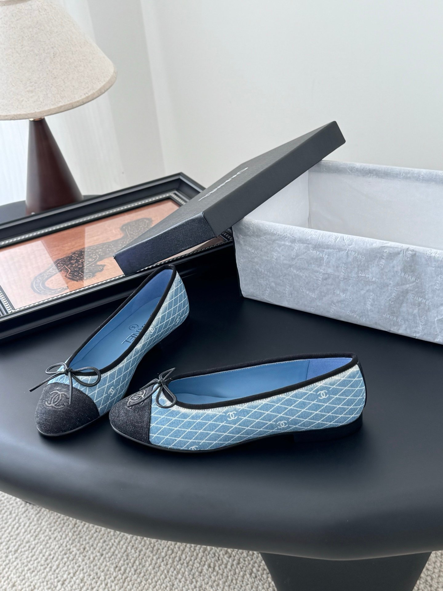 CHANEL Woman - Image 3