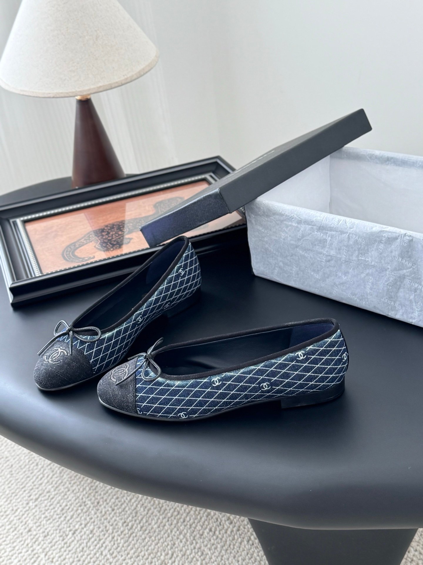 CHANEL Woman - Image 3