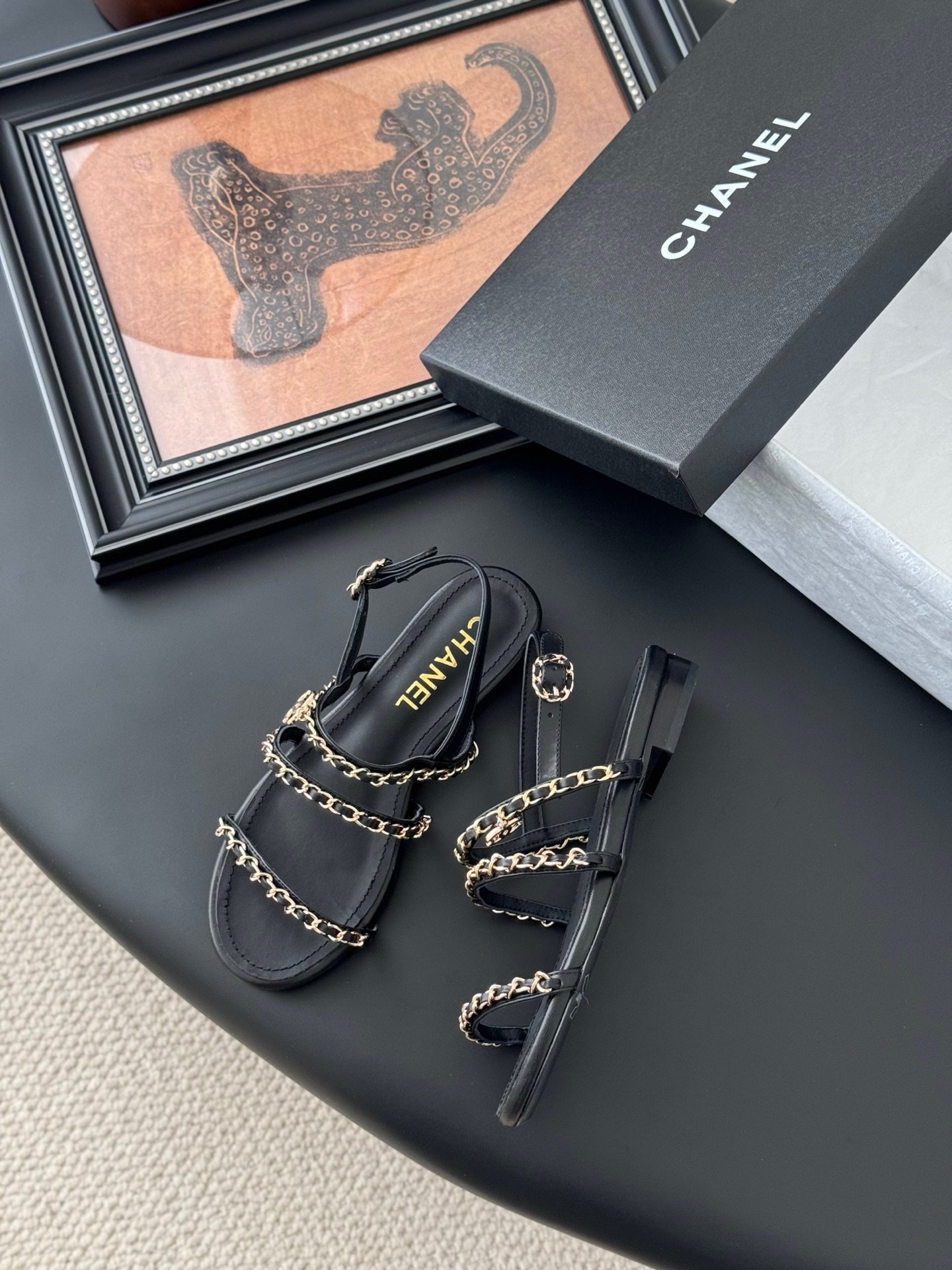 CHANEL Woman - Image 3