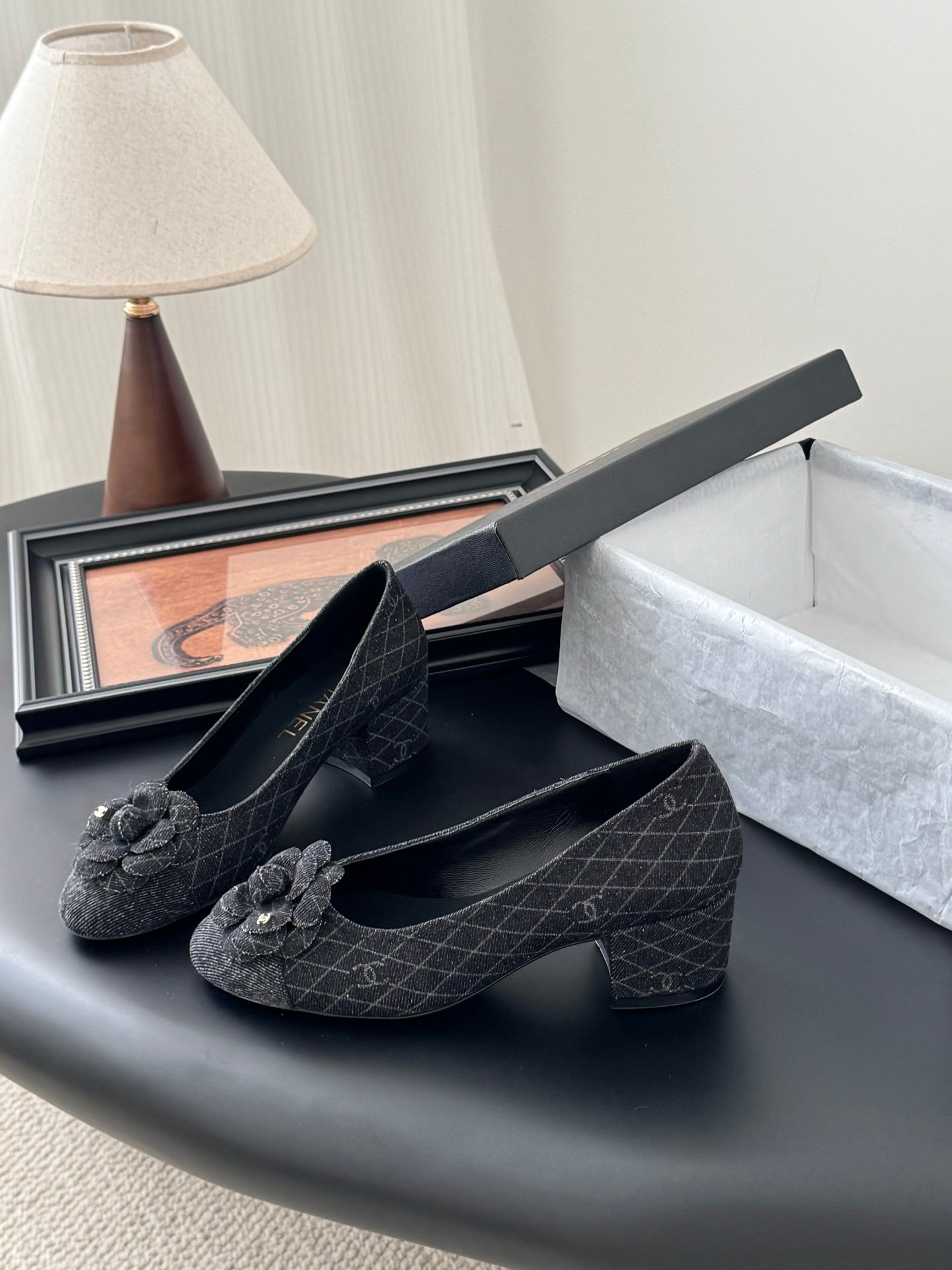 CHANEL Woman - Image 3