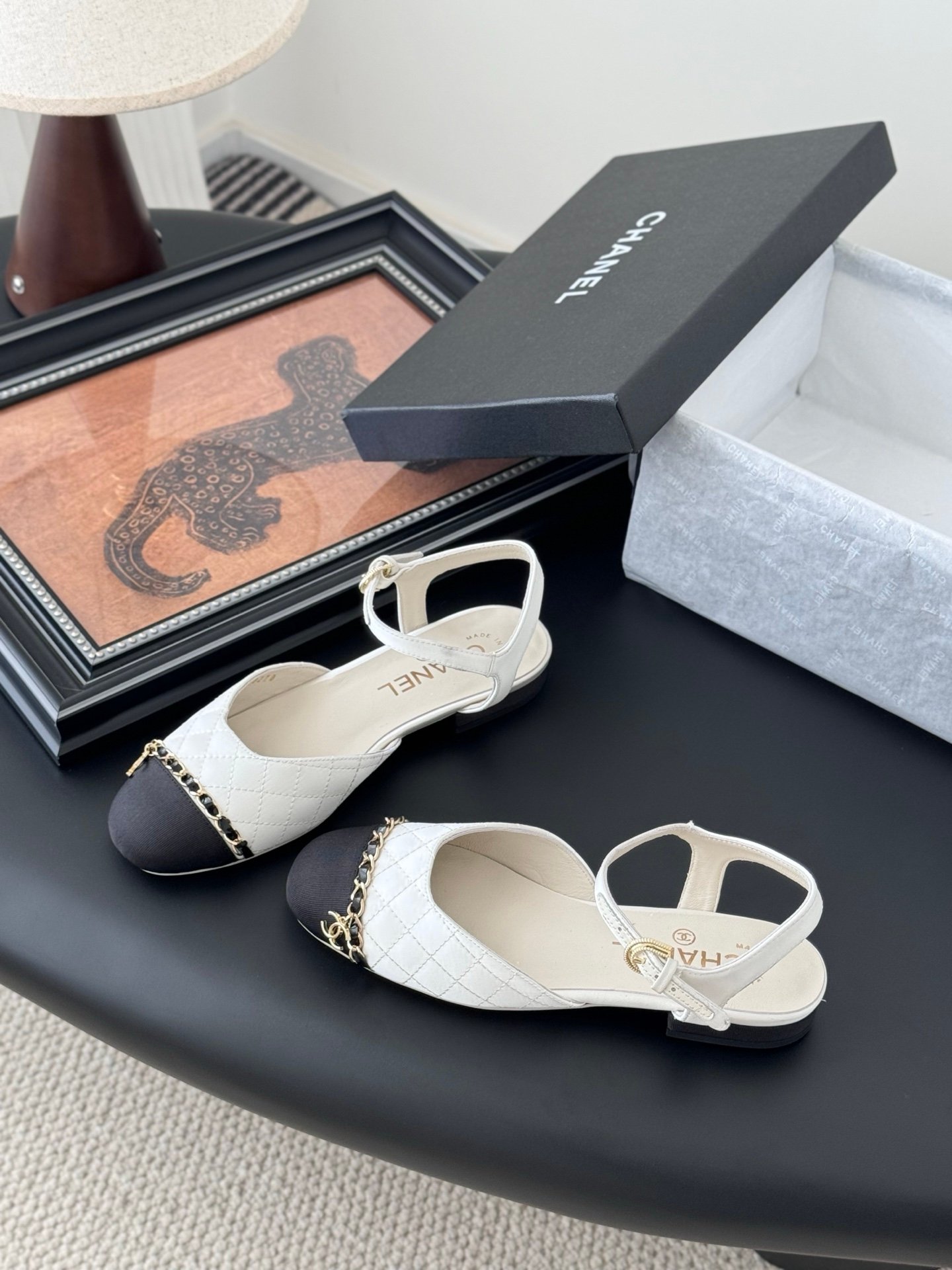 CHANEL Woman - Image 3