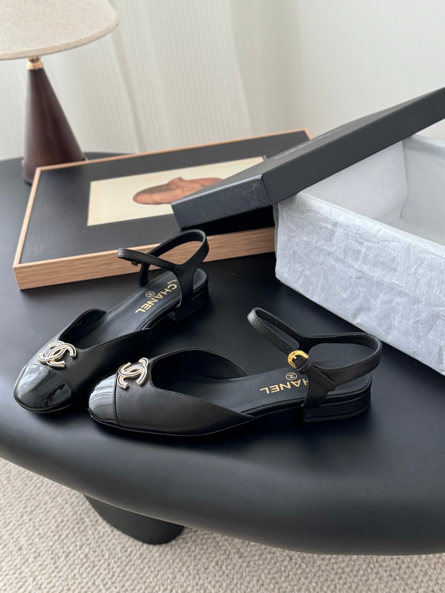 CHANEL Woman - Image 3