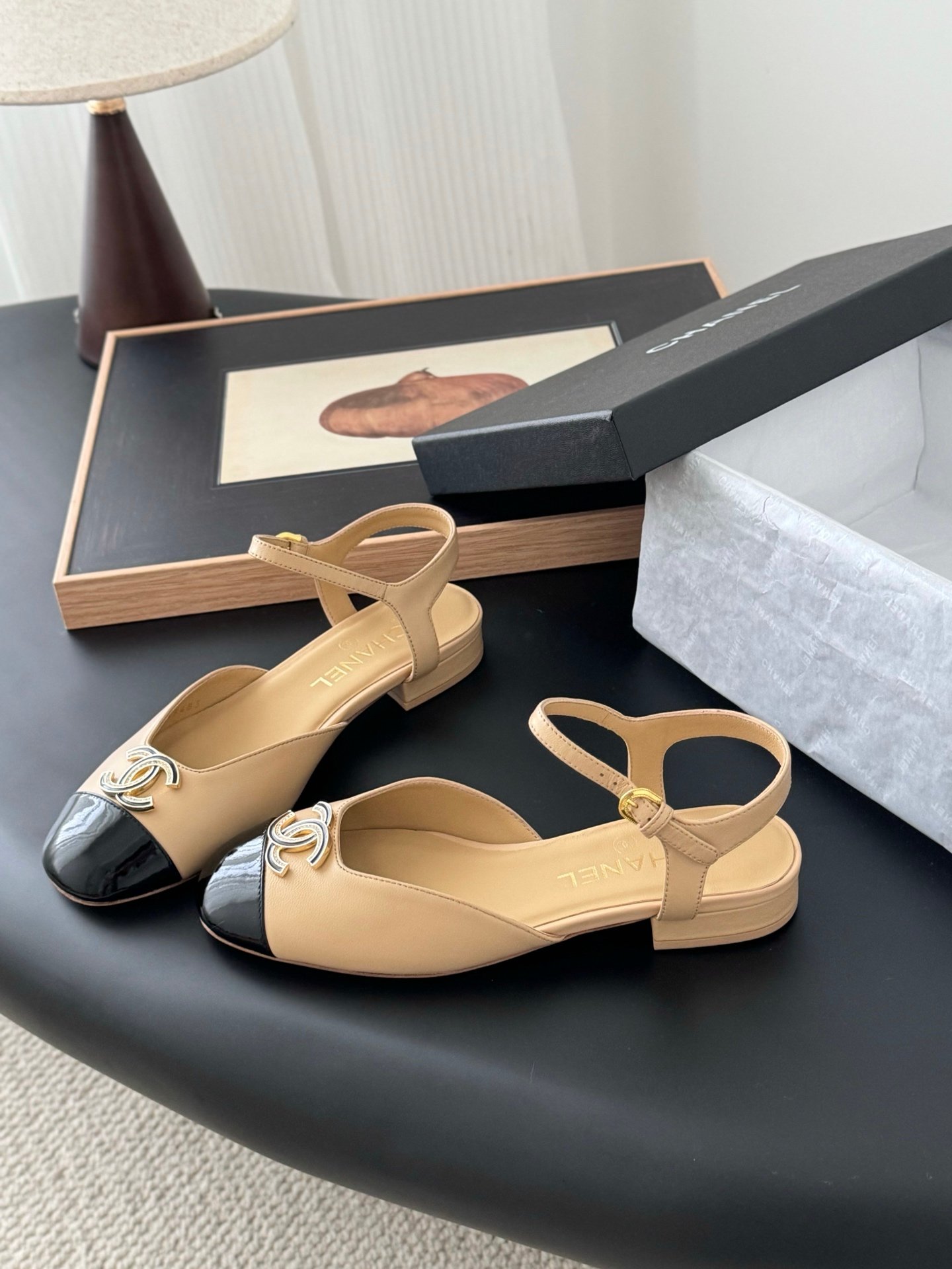 CHANEL Woman - Image 3