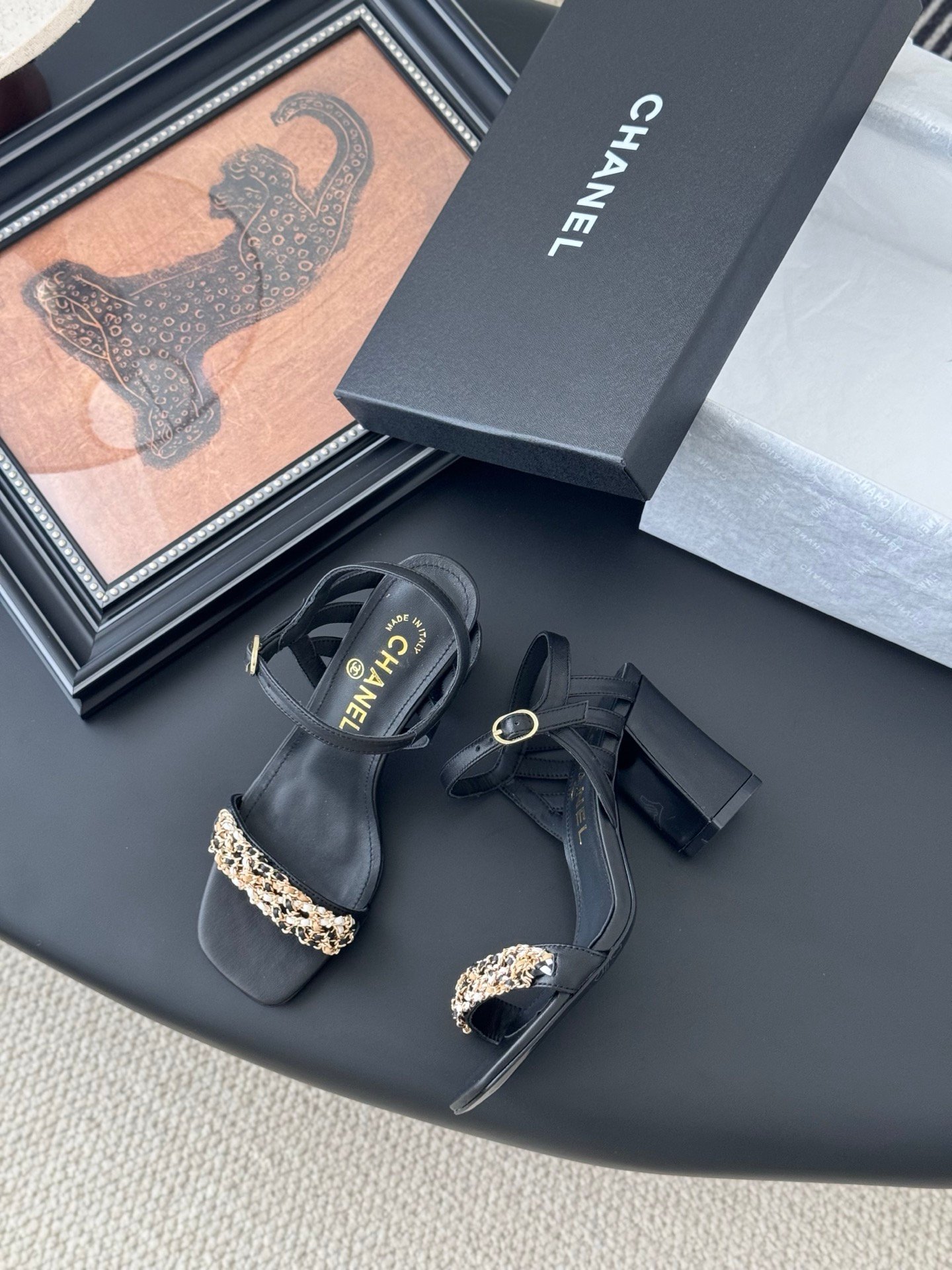 CHANEL Woman - Image 3