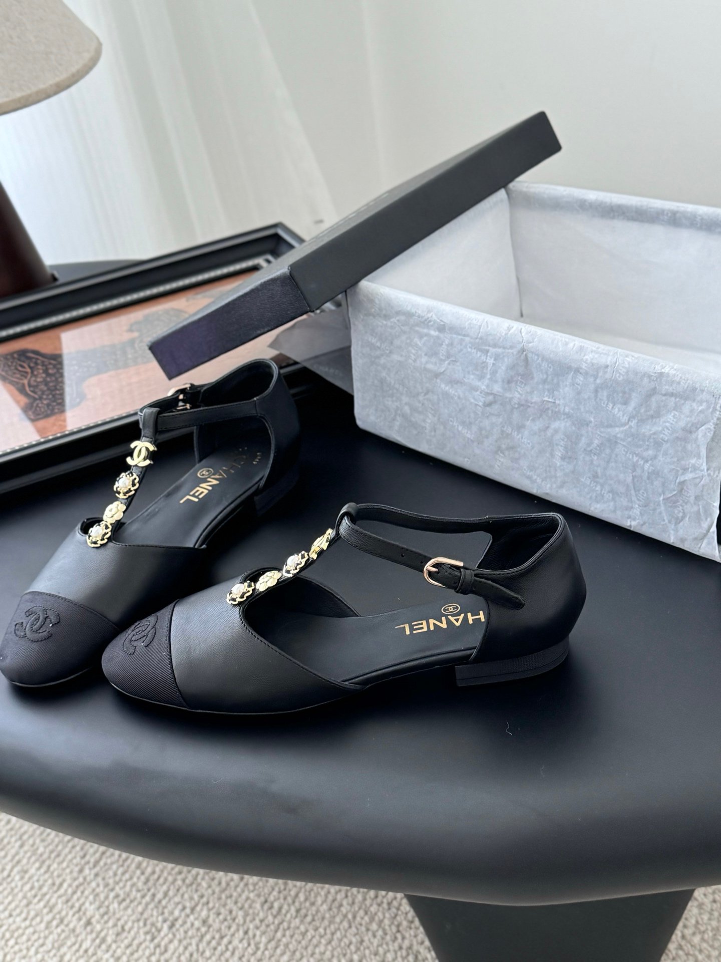 CHANEL Woman - Image 3