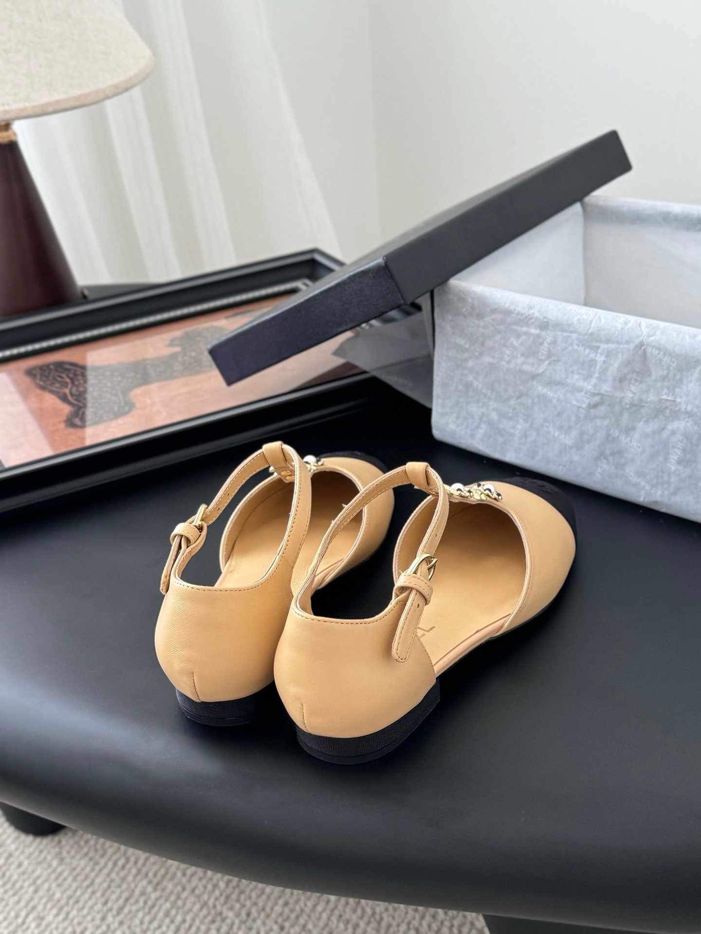 CHANEL Woman - Image 3