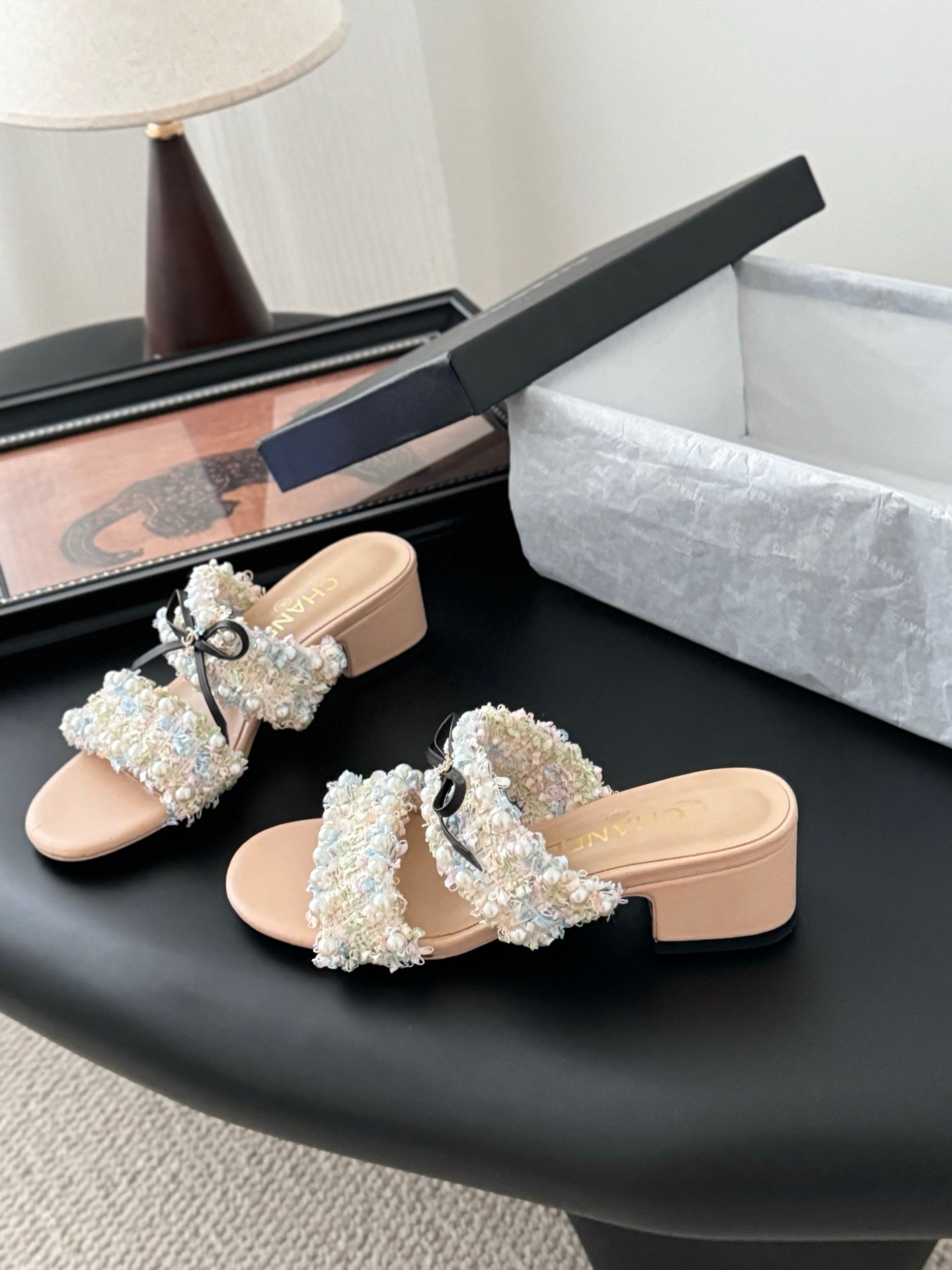 CHANEL Woman - Image 3