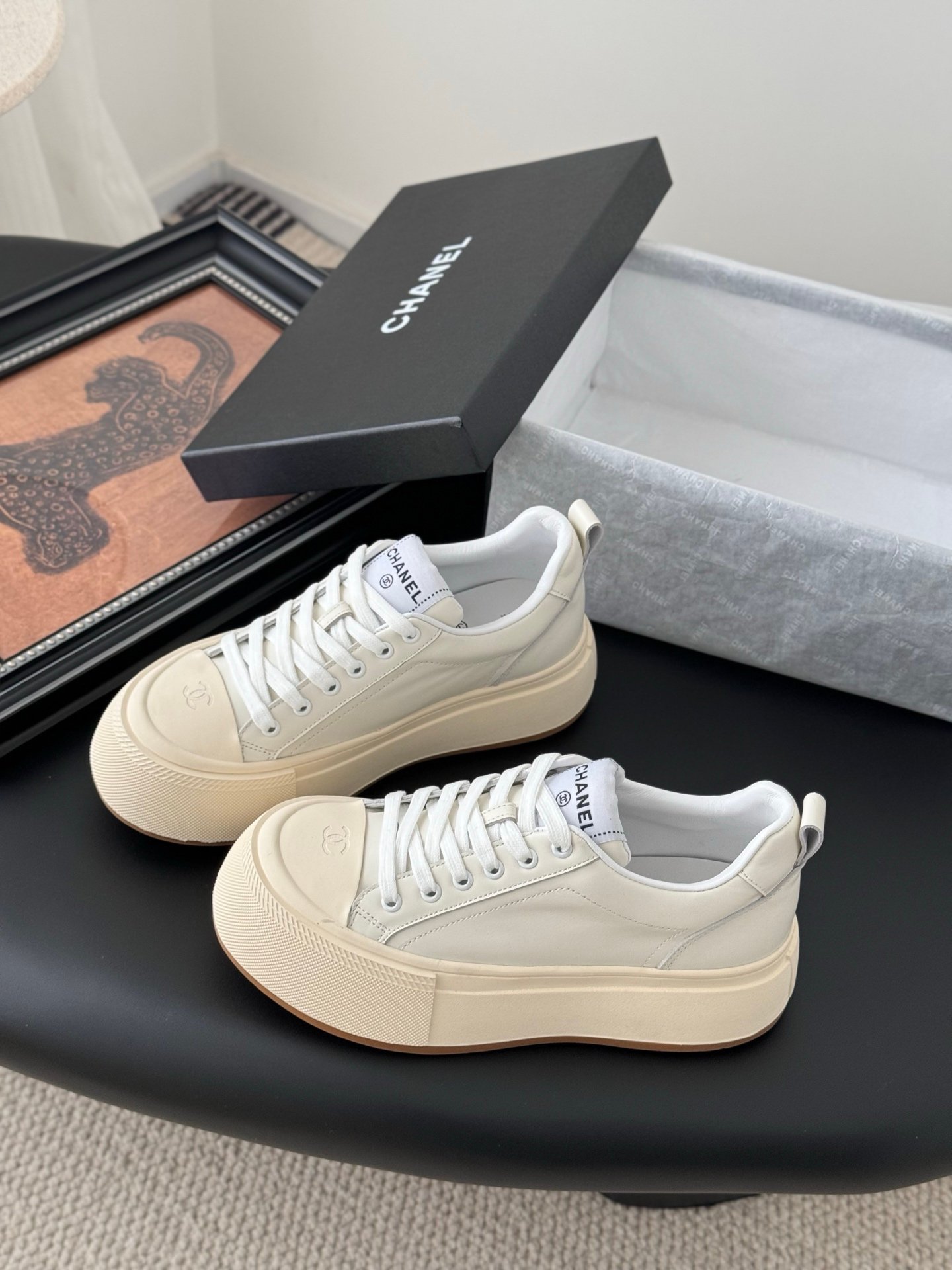 CHANEL Woman - Image 3