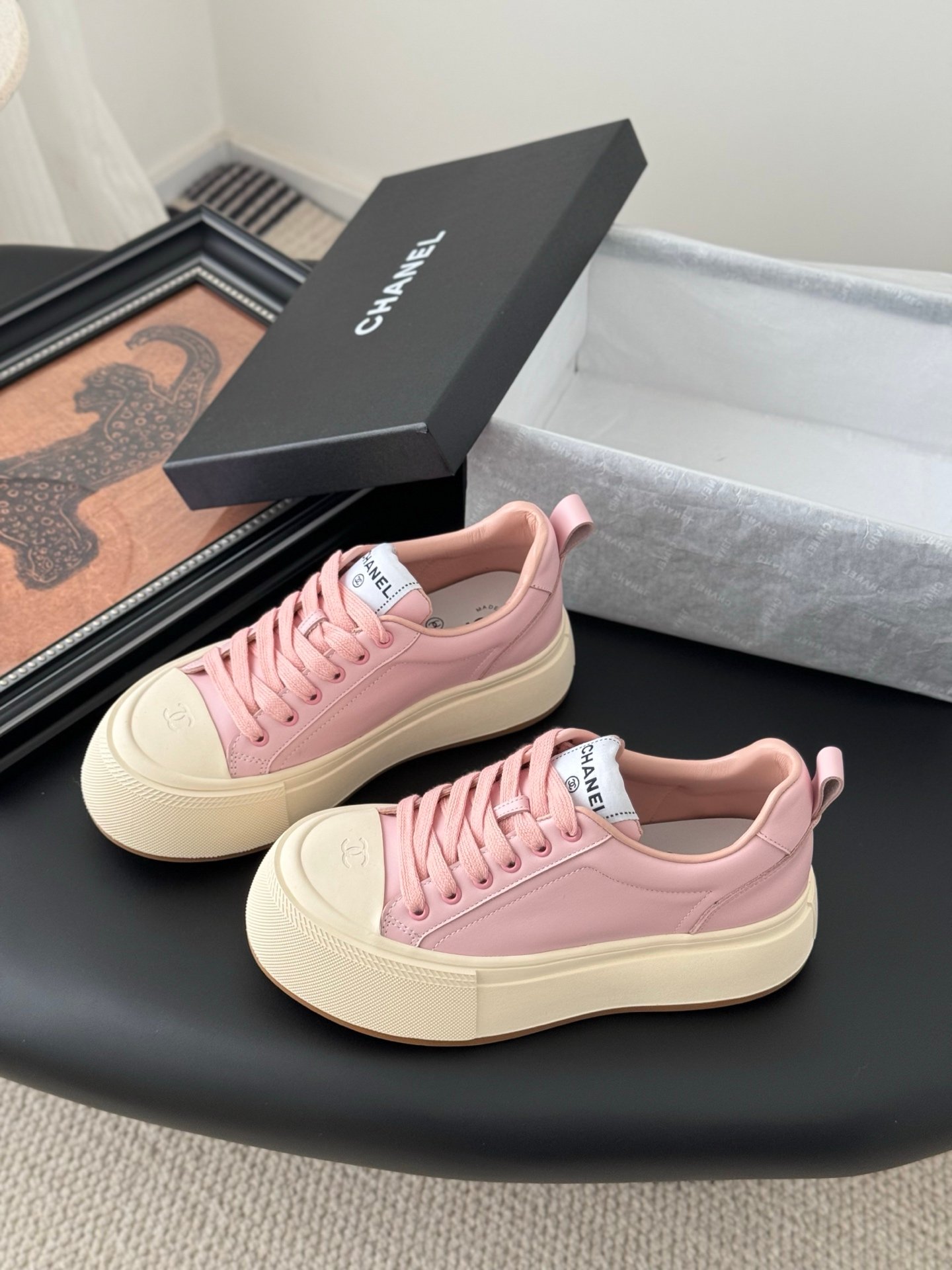 CHANEL Woman - Image 3