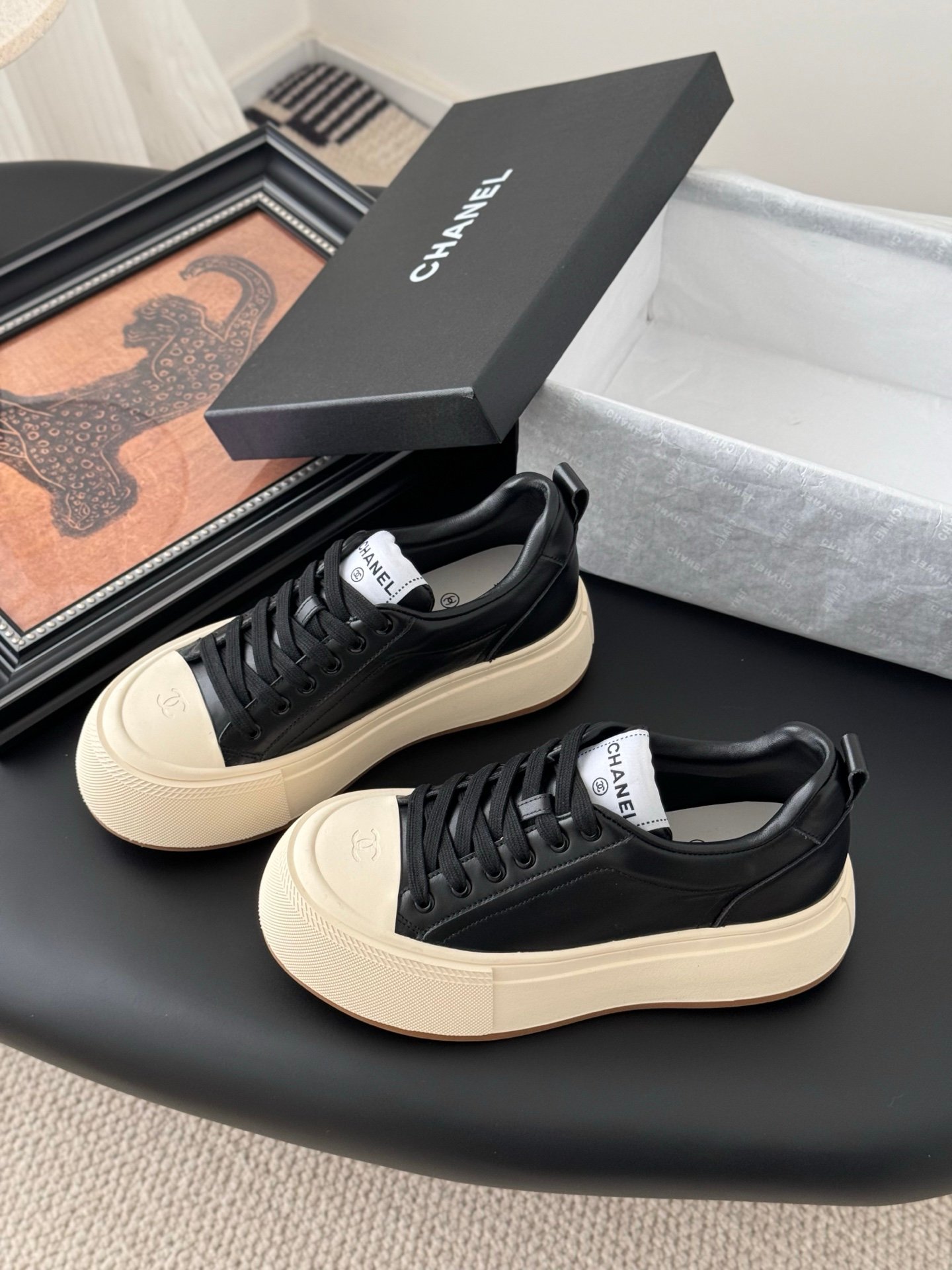 CHANEL Woman - Image 3