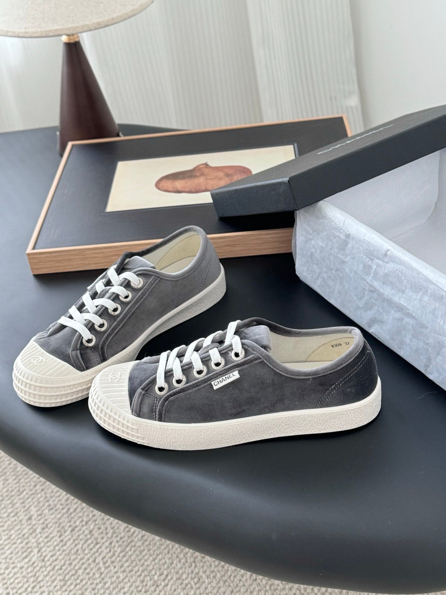 CHANEL Woman - Image 3