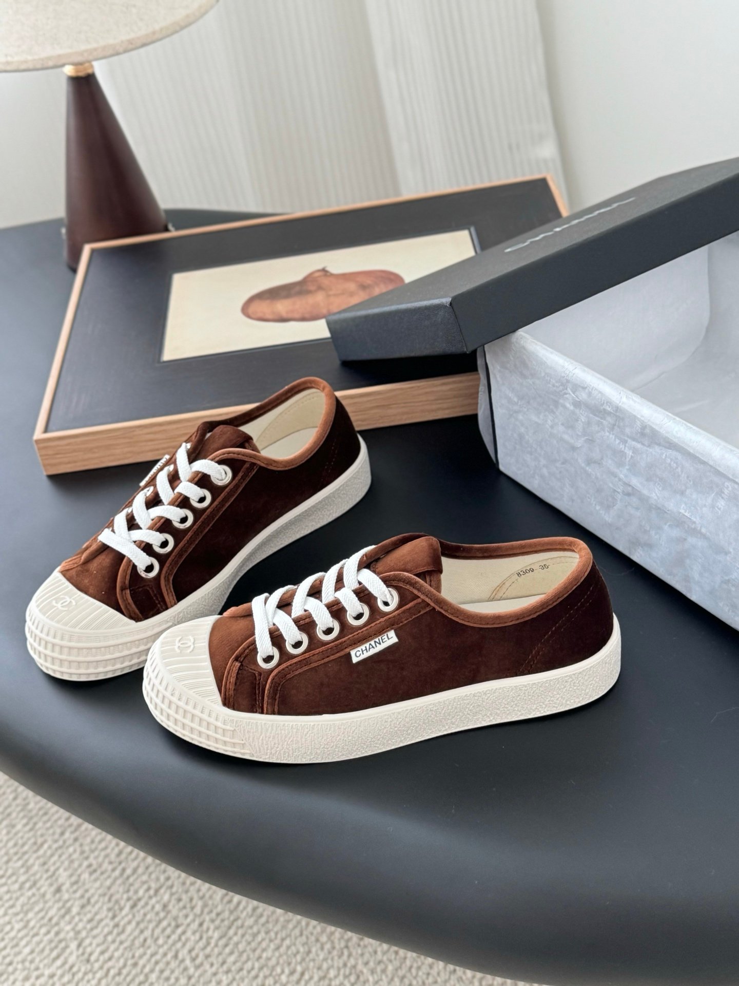 CHANEL Woman - Image 3