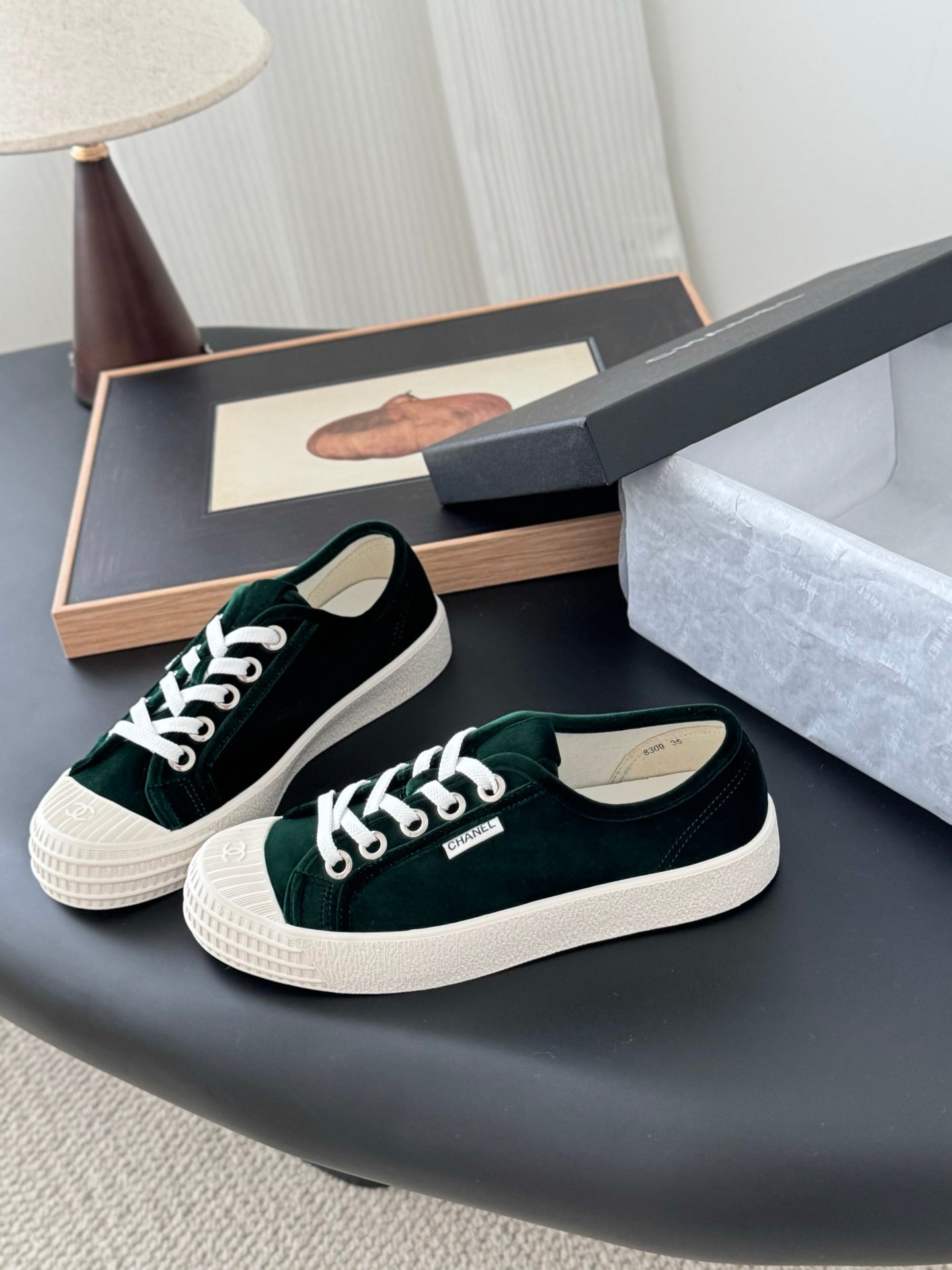 CHANEL Woman - Image 3