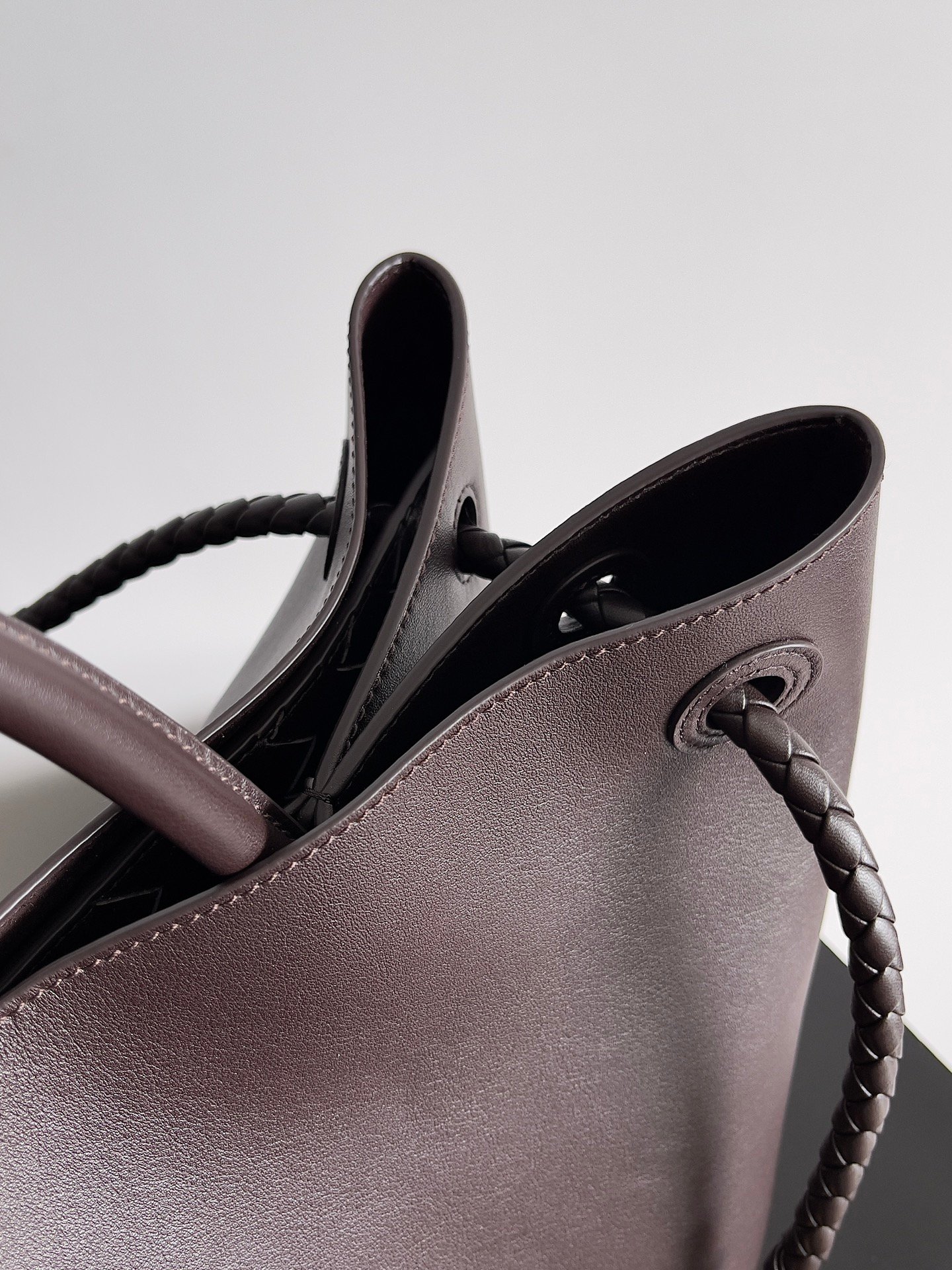 BOTTEGA VENETA (Copy) - Image 3