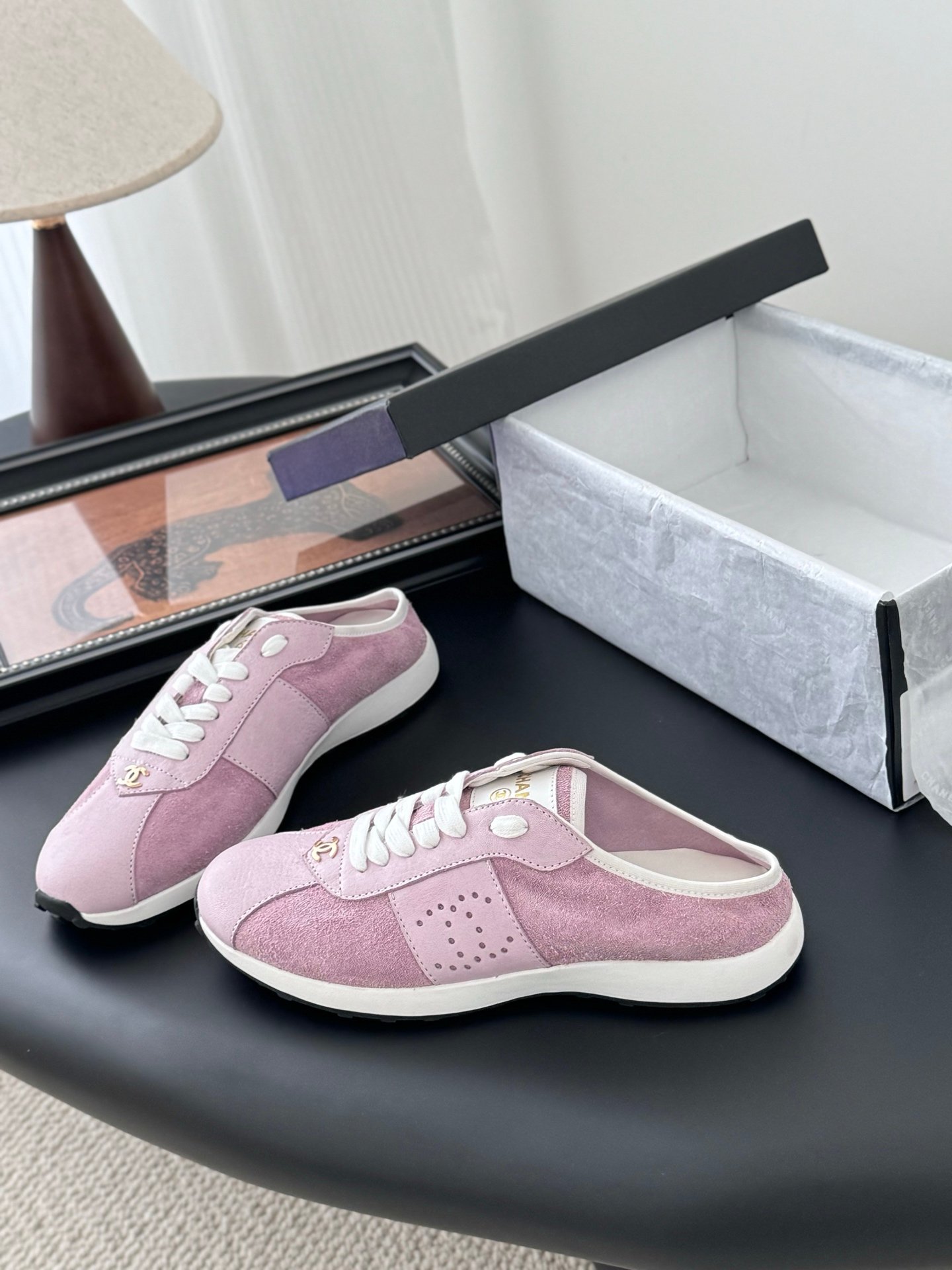 CHANEL Woman - Image 7