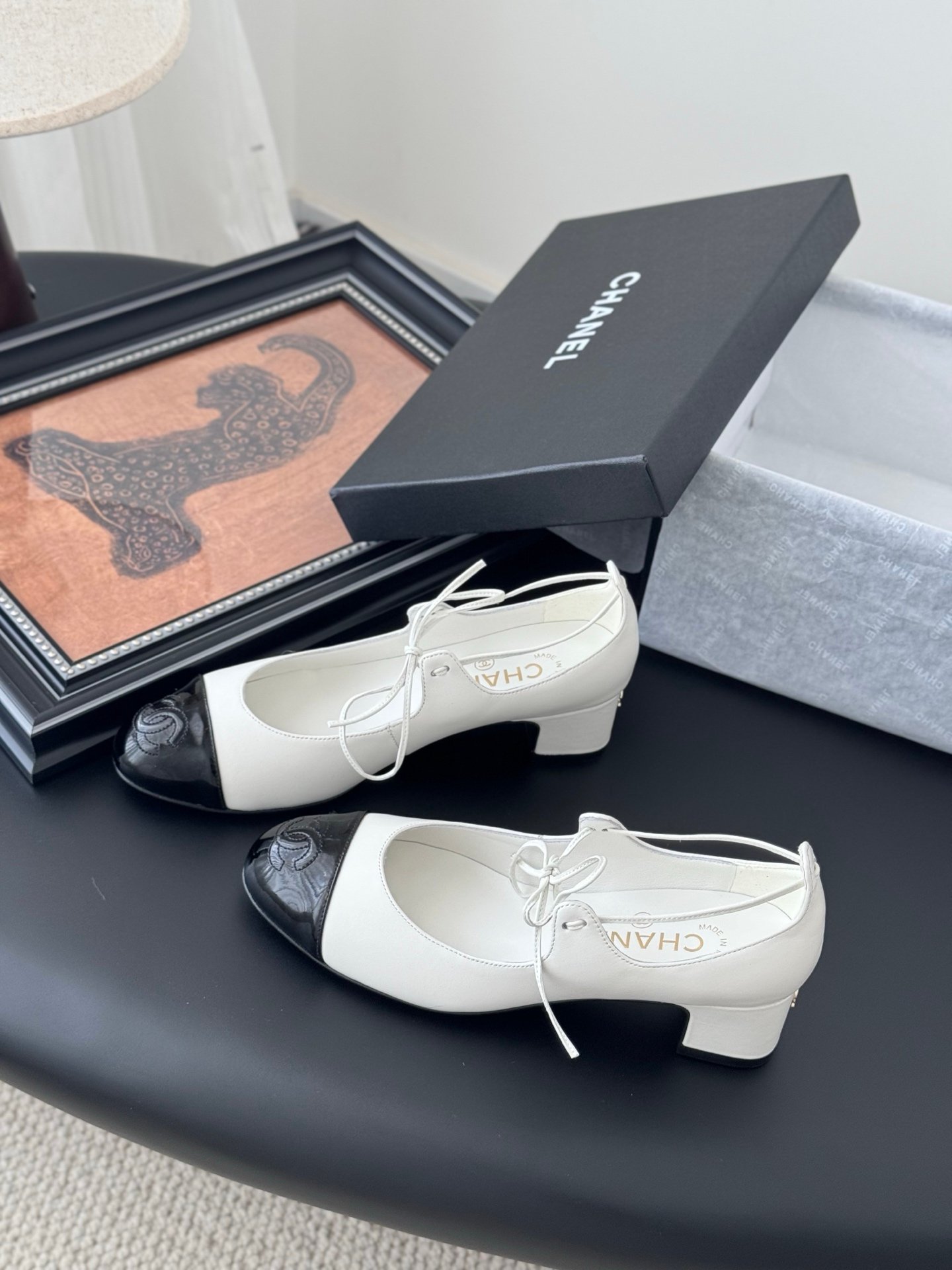 CHANEL Woman - Image 7