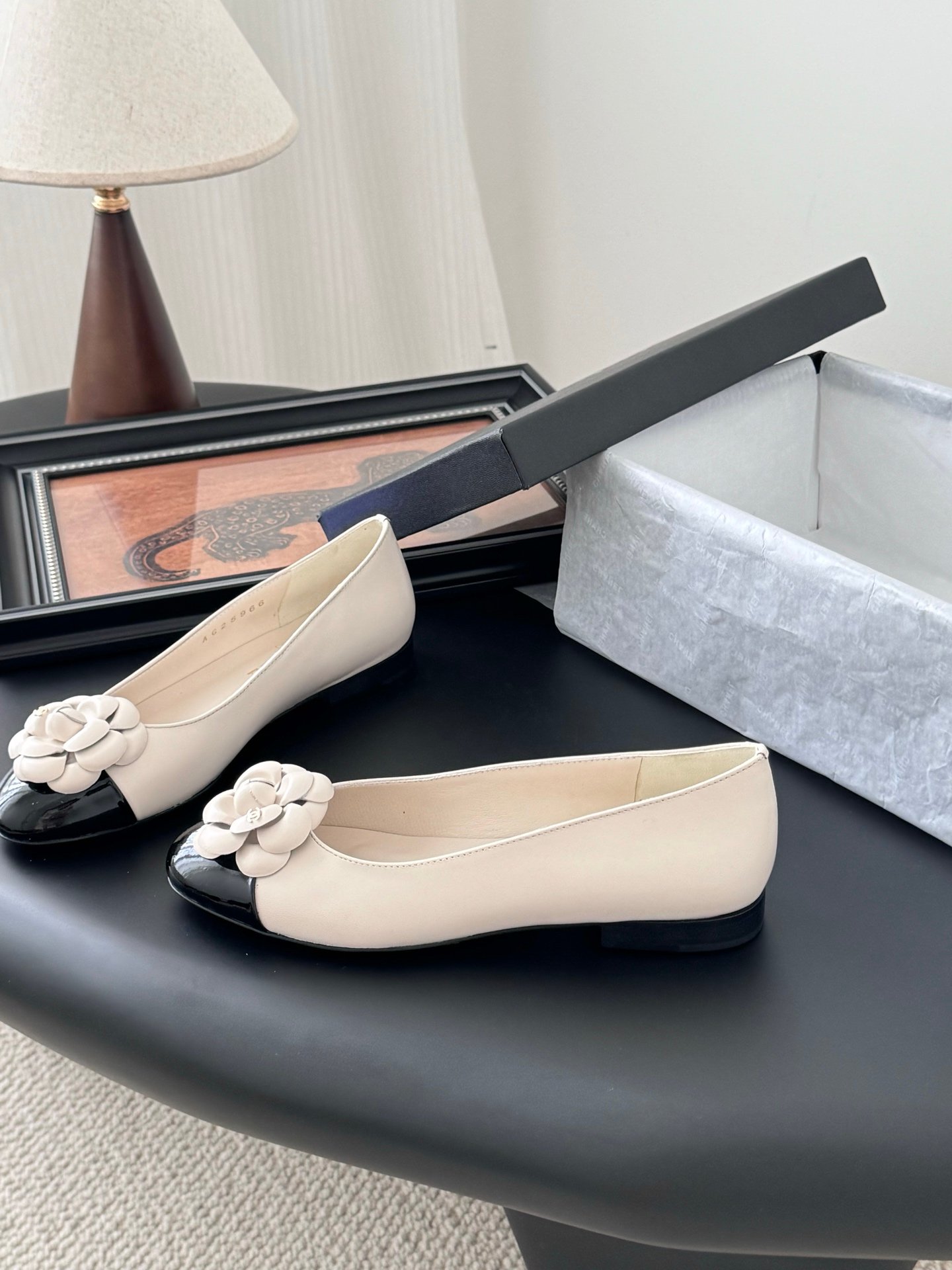 CHANEL Woman - Image 7