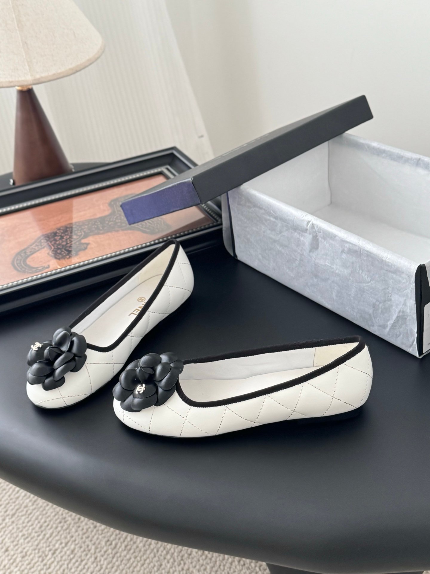 CHANEL Woman - Image 3