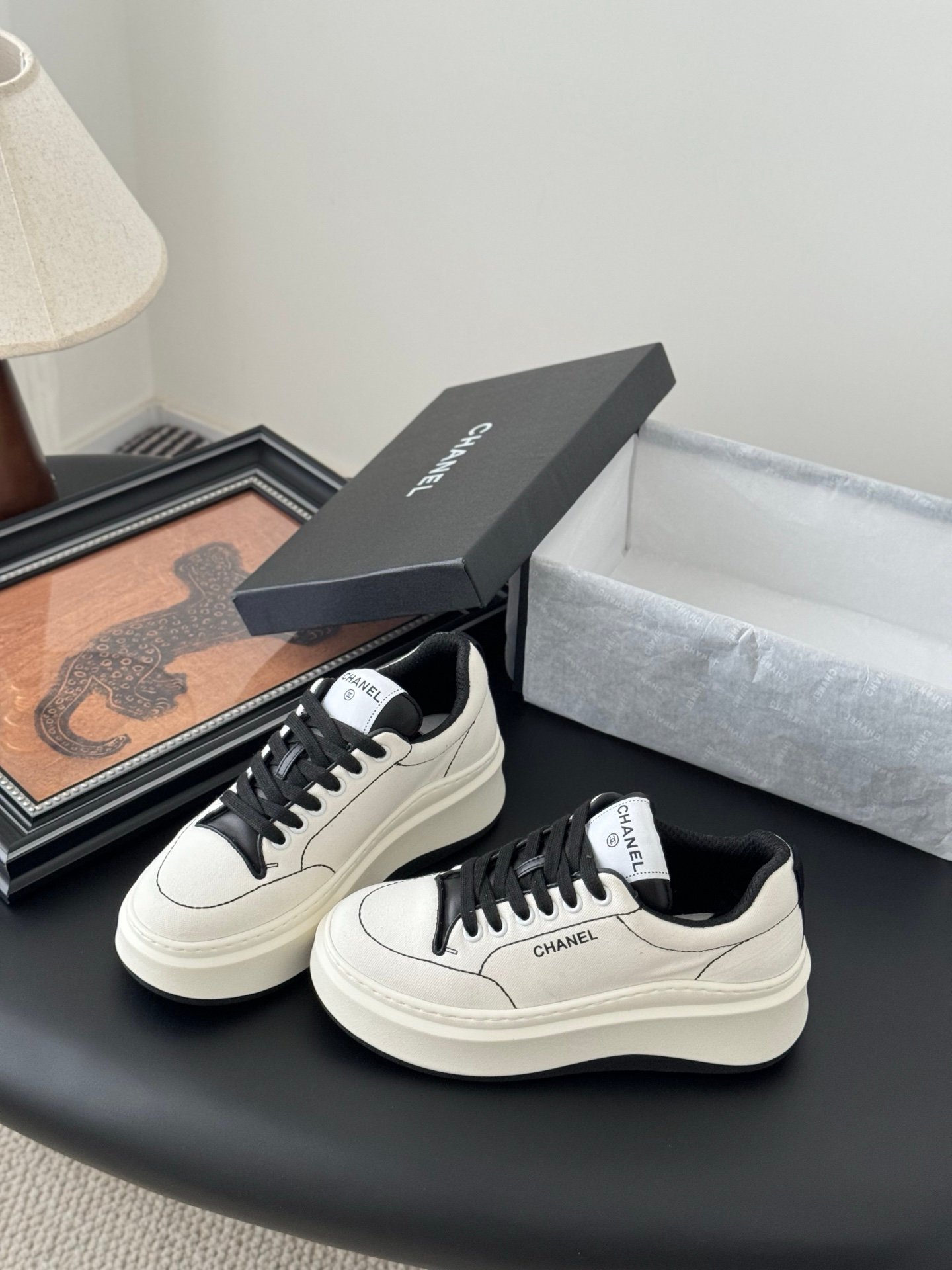 CHANEL Woman - Image 3