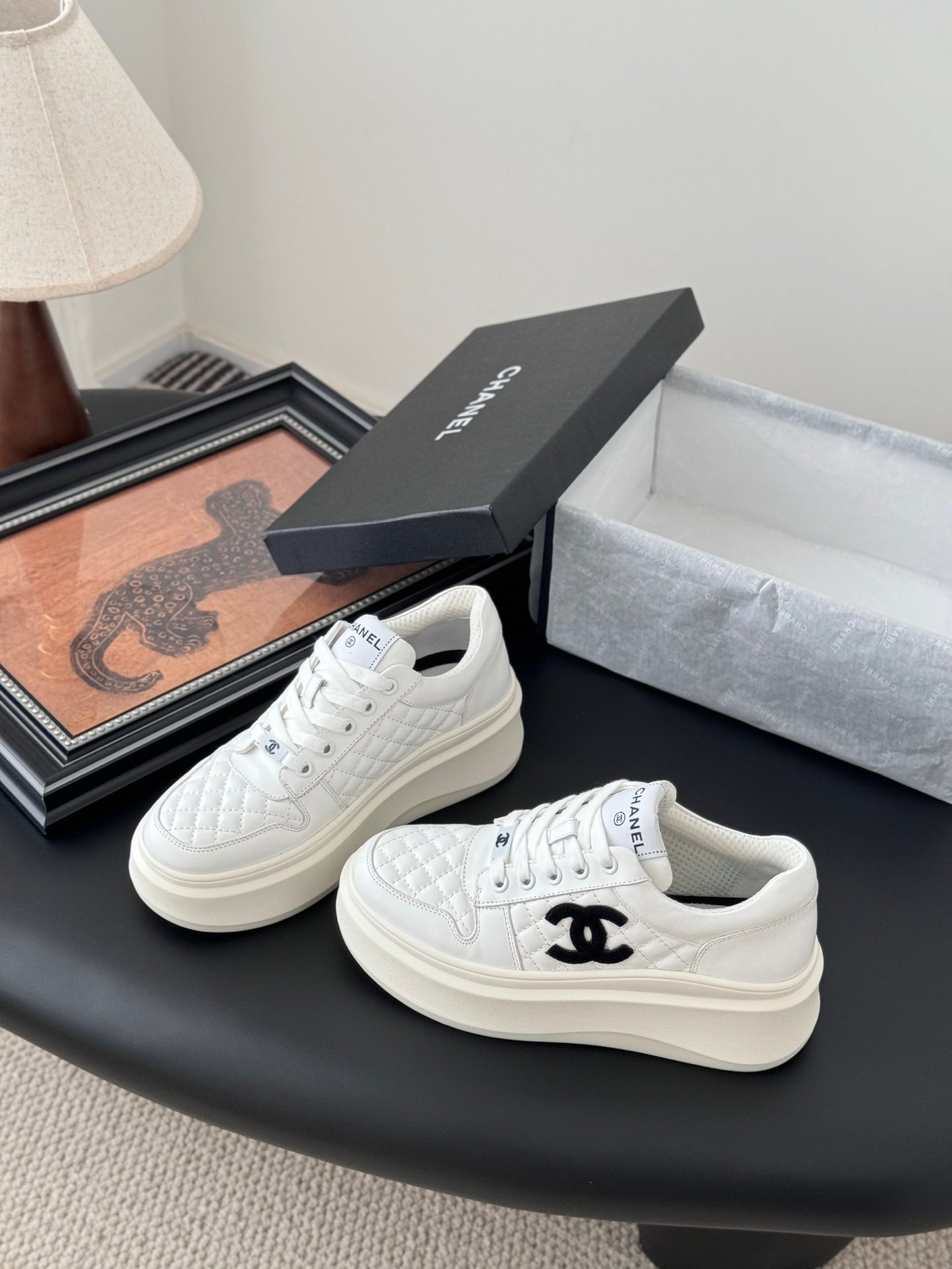 CHANEL Woman - Image 3
