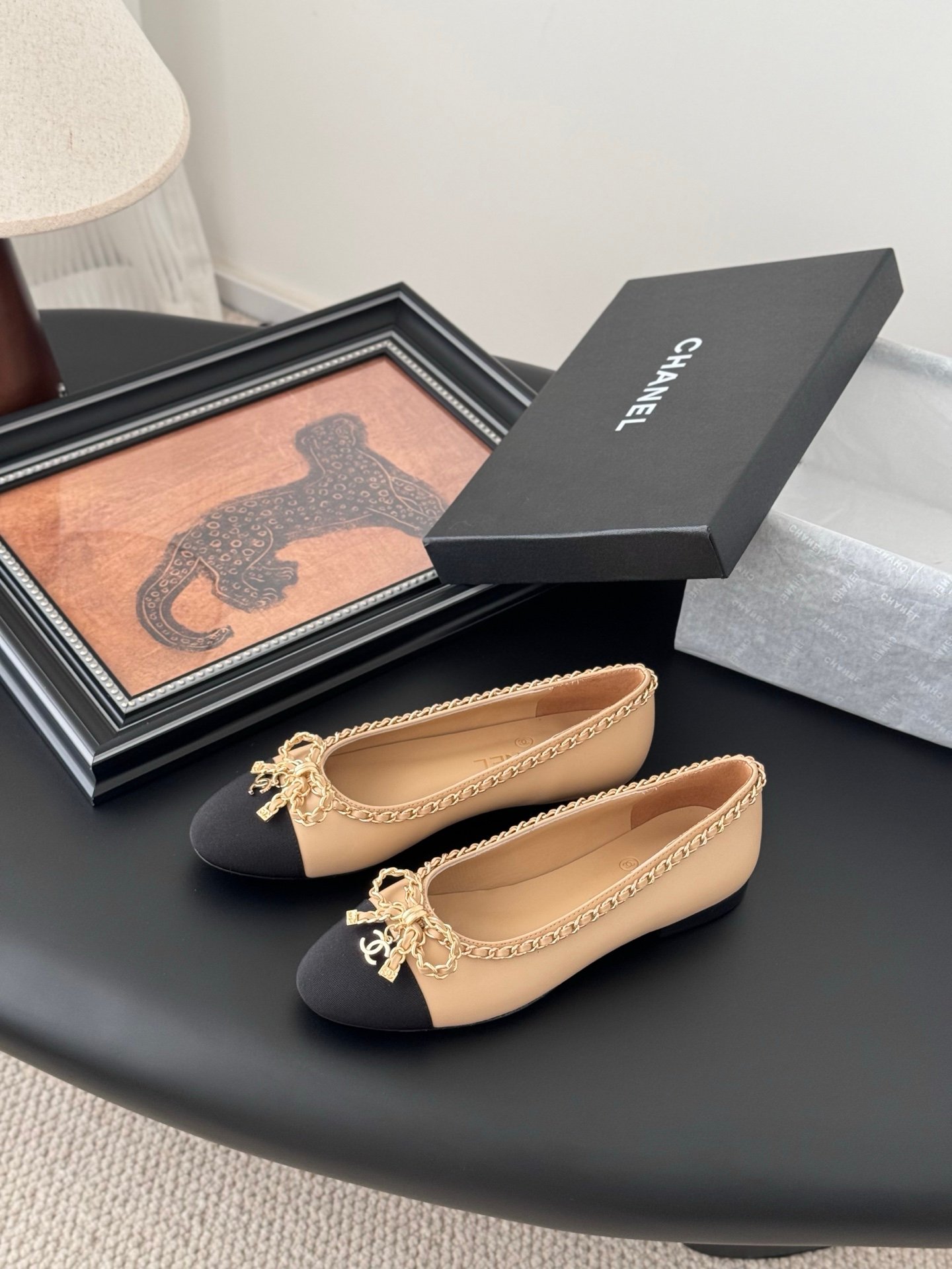 CHANEL Woman - Image 3