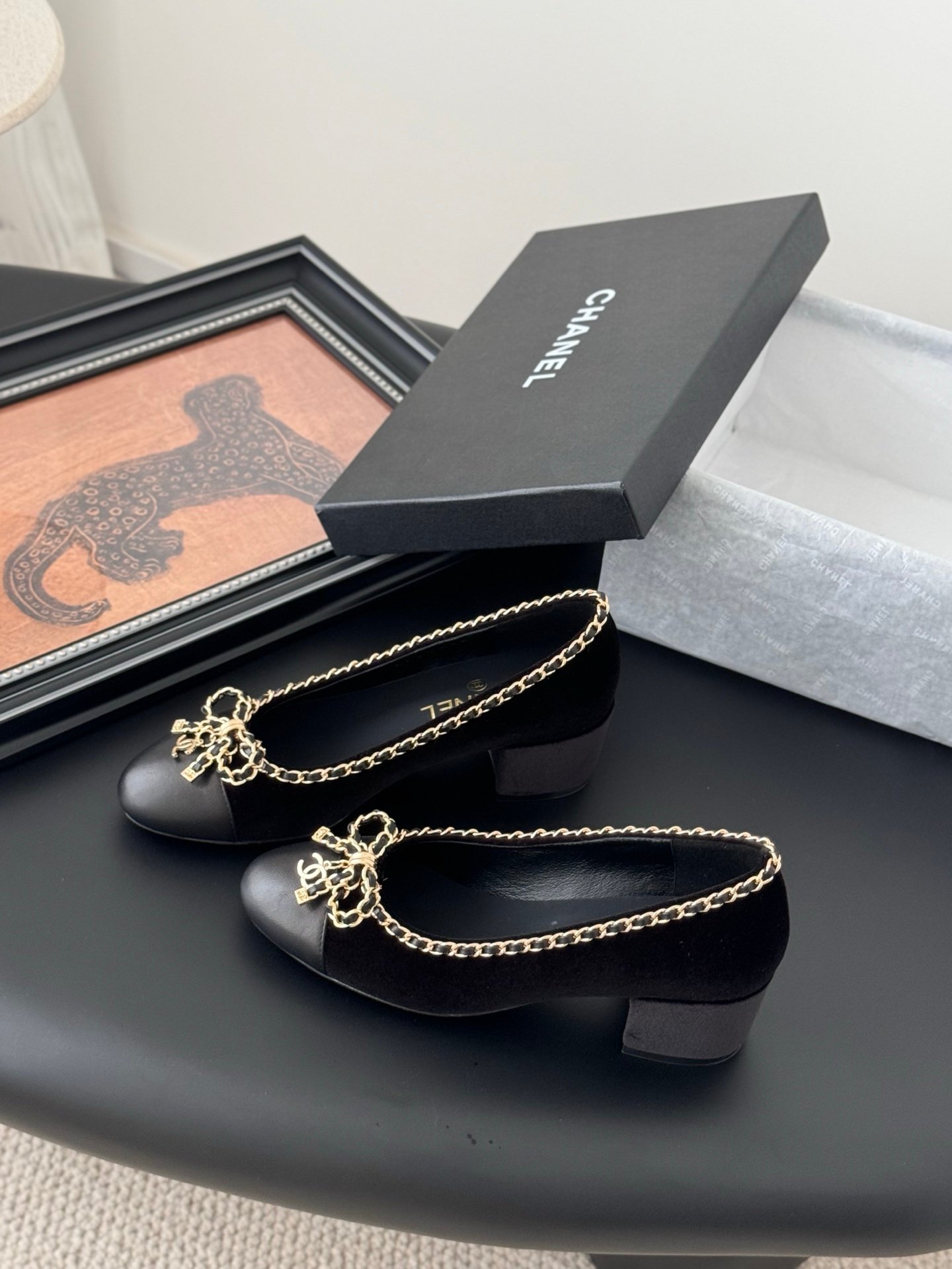 CHANEL Woman - Image 3