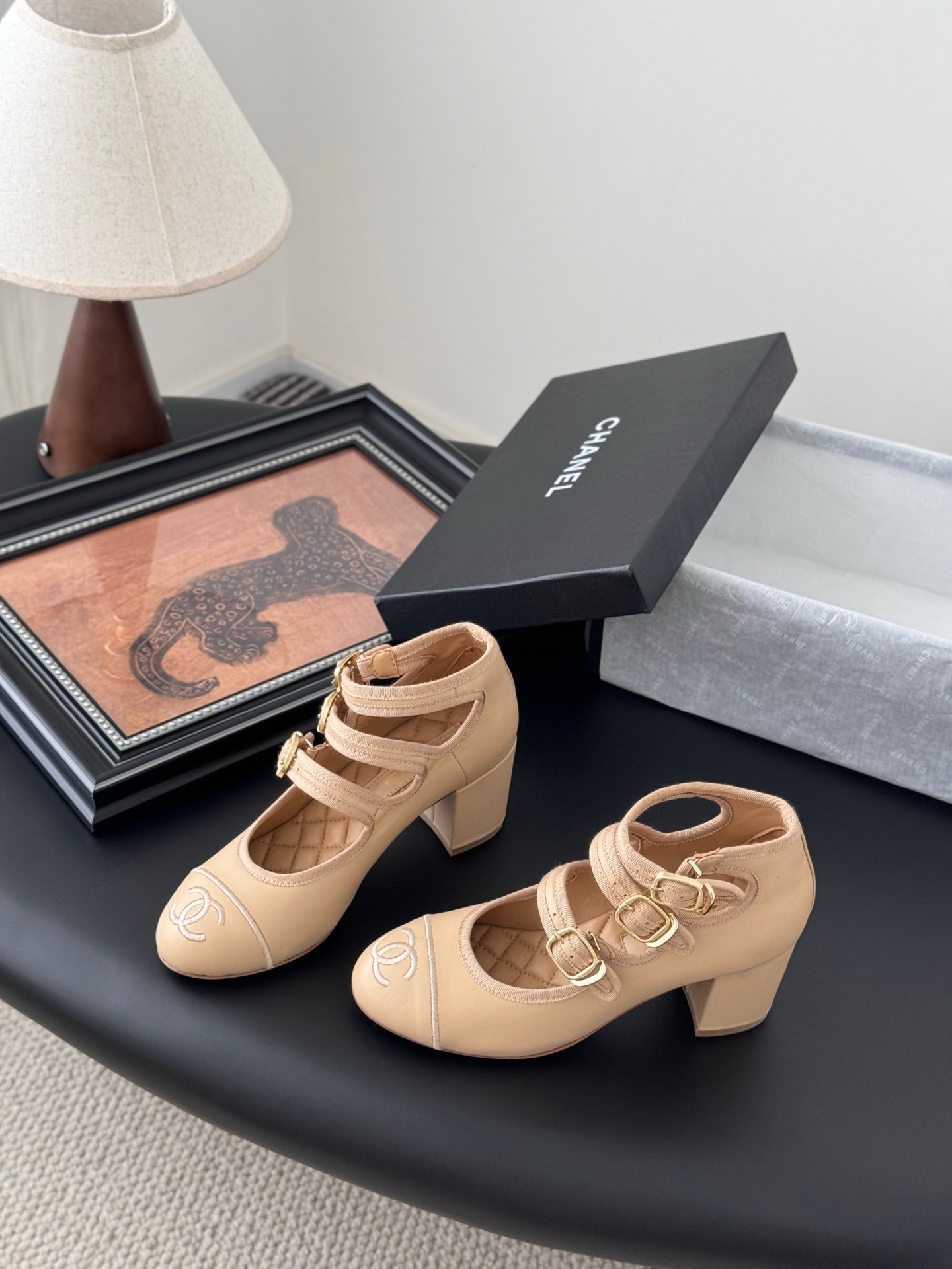 CHANEL Woman - Image 3