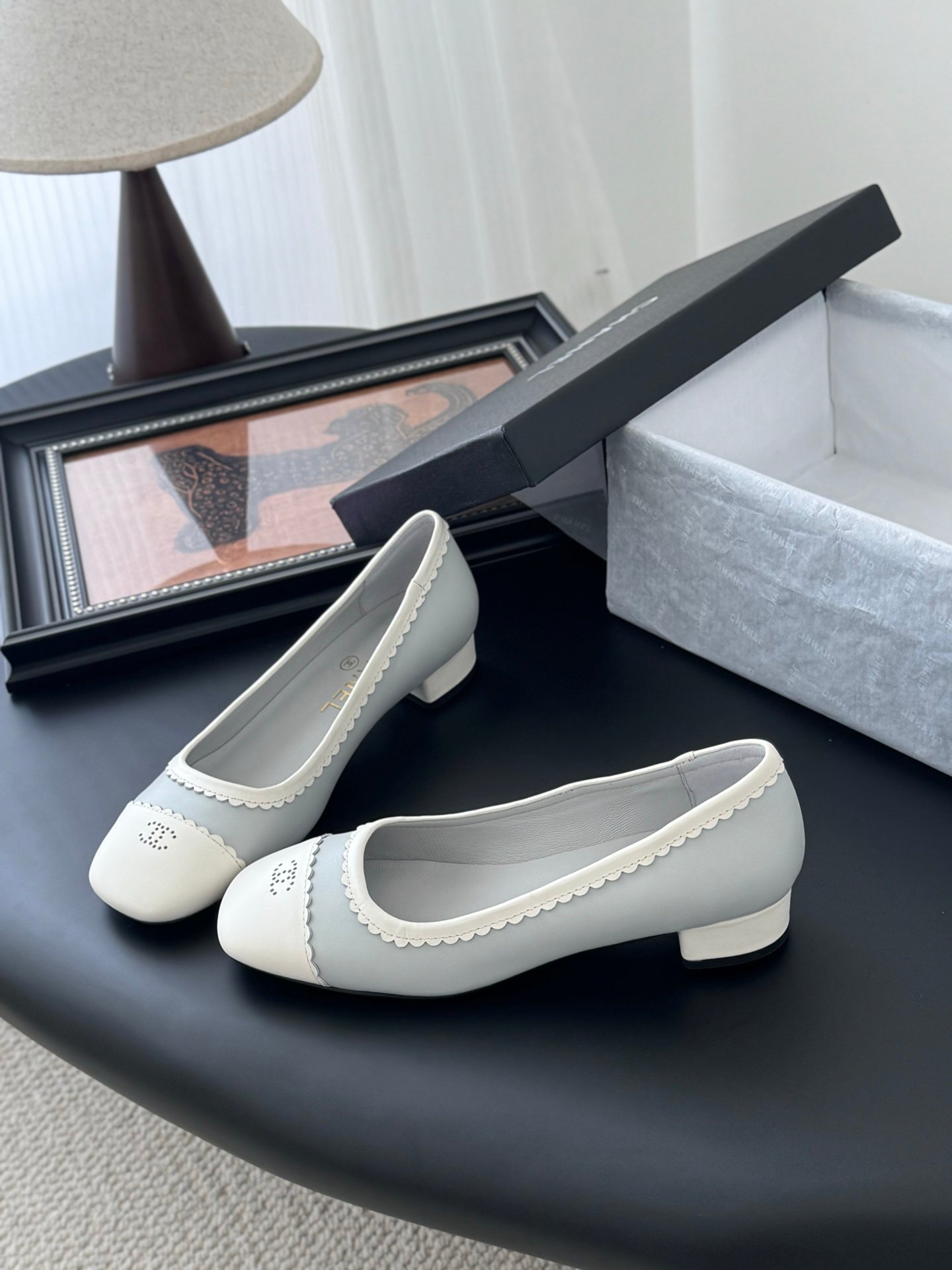 CHANEL Woman - Image 3