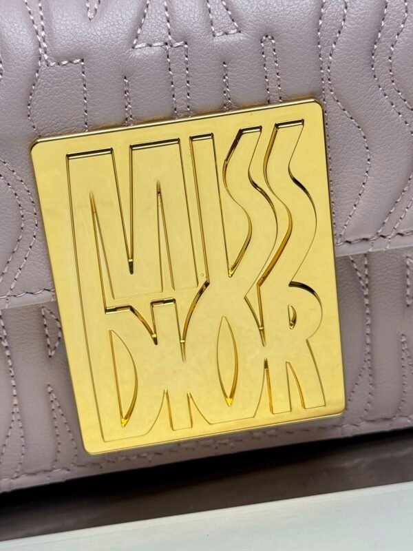 DIOR - Image 3