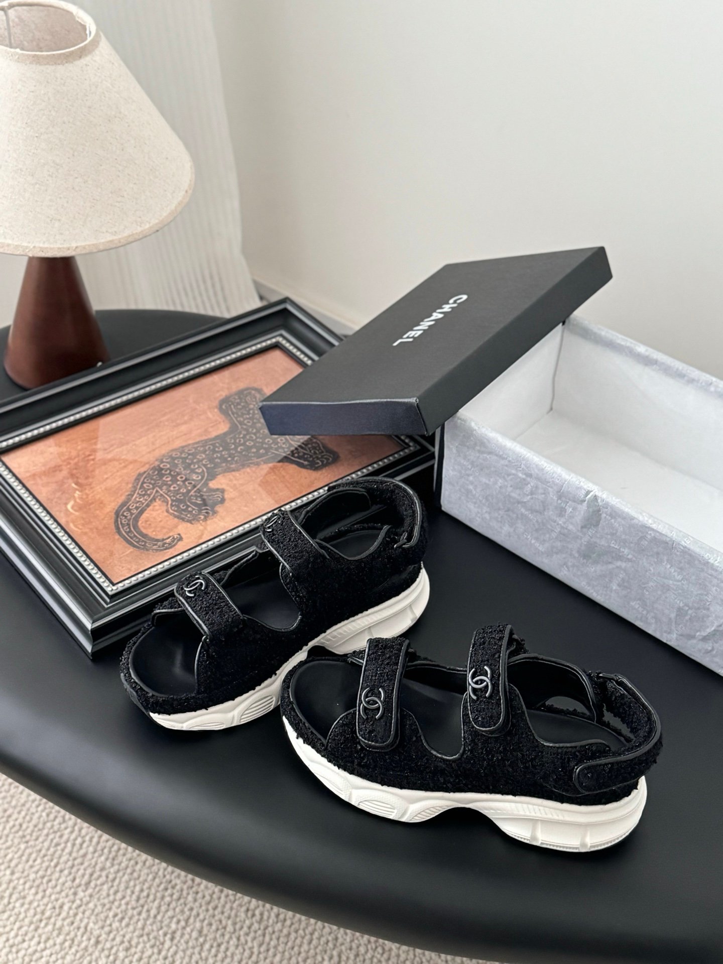 CHANEL Woman - Image 3