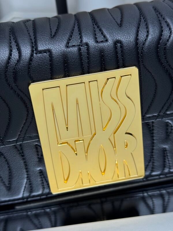 DIOR - Image 3