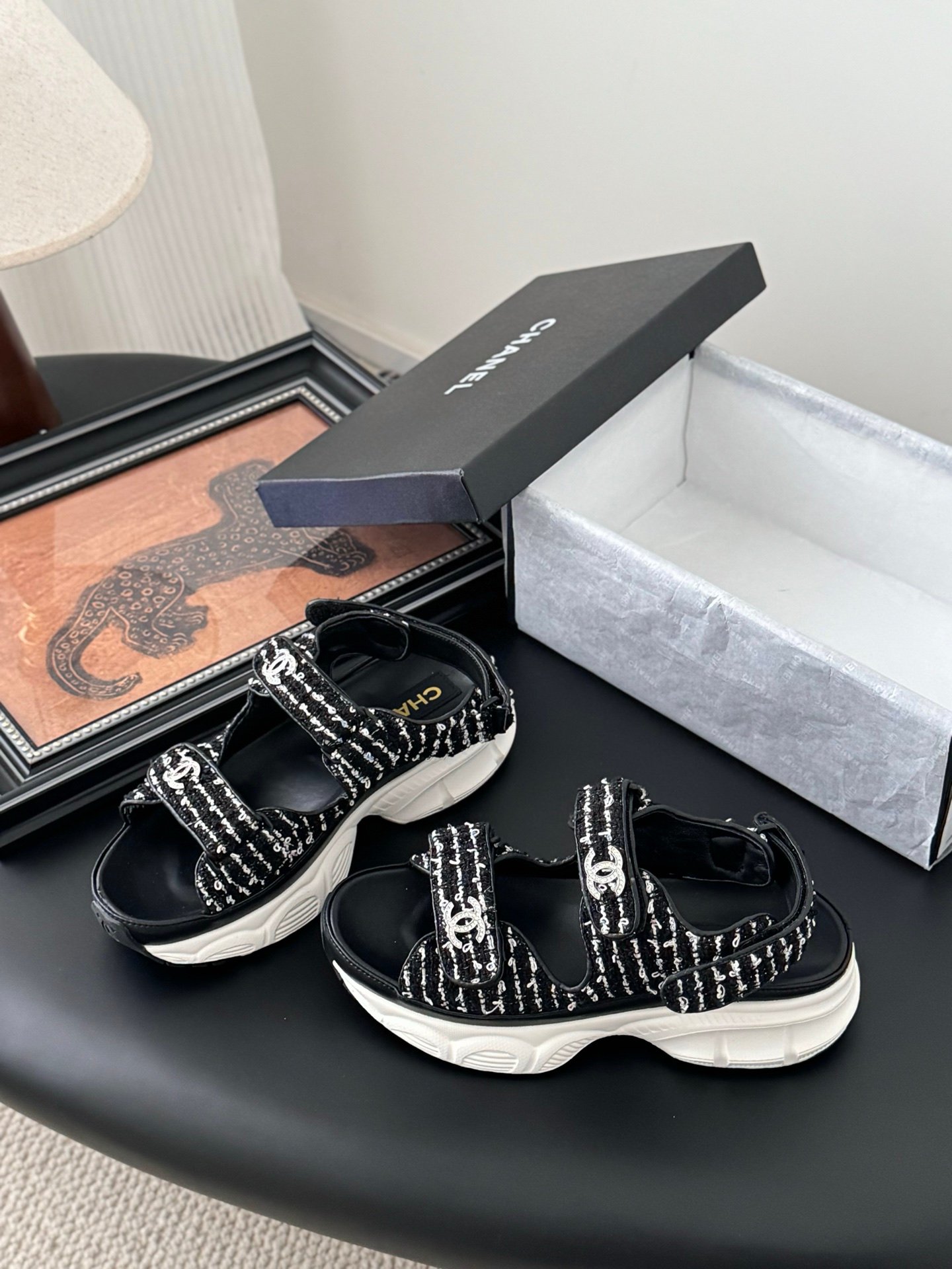 CHANEL Woman - Image 3