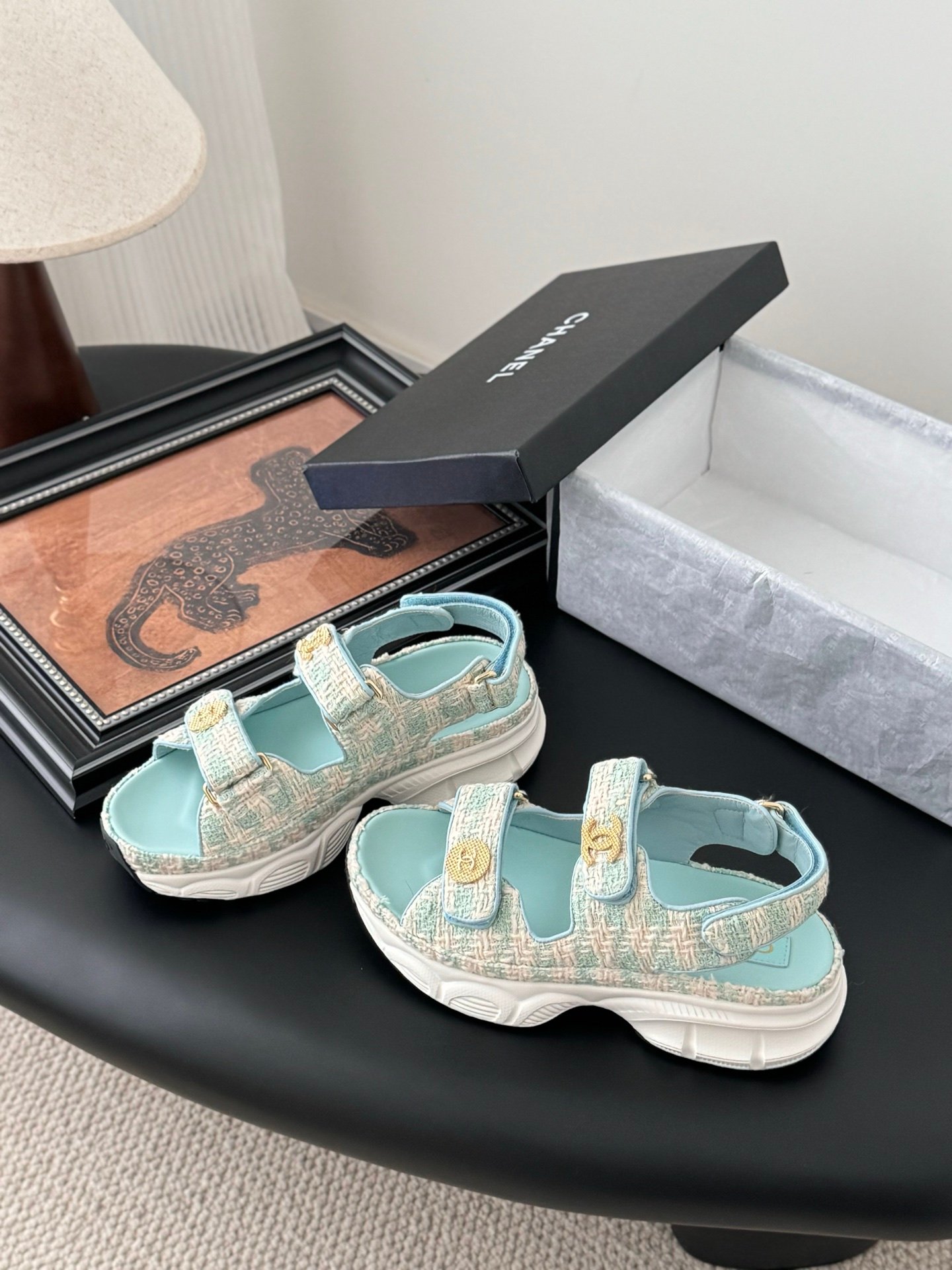 CHANEL Woman - Image 3