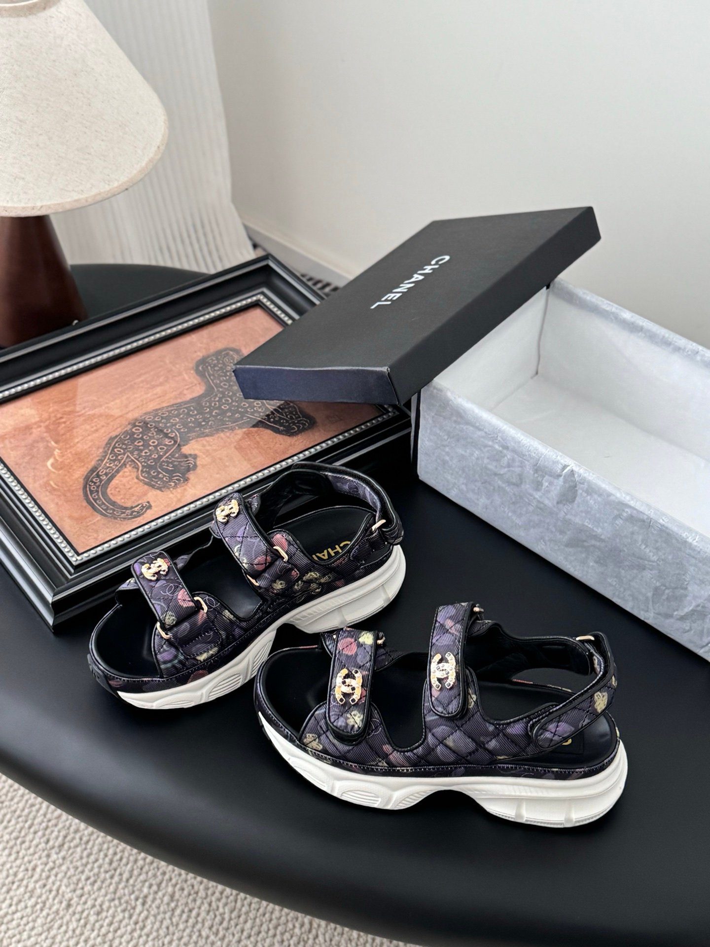 CHANEL Woman - Image 3