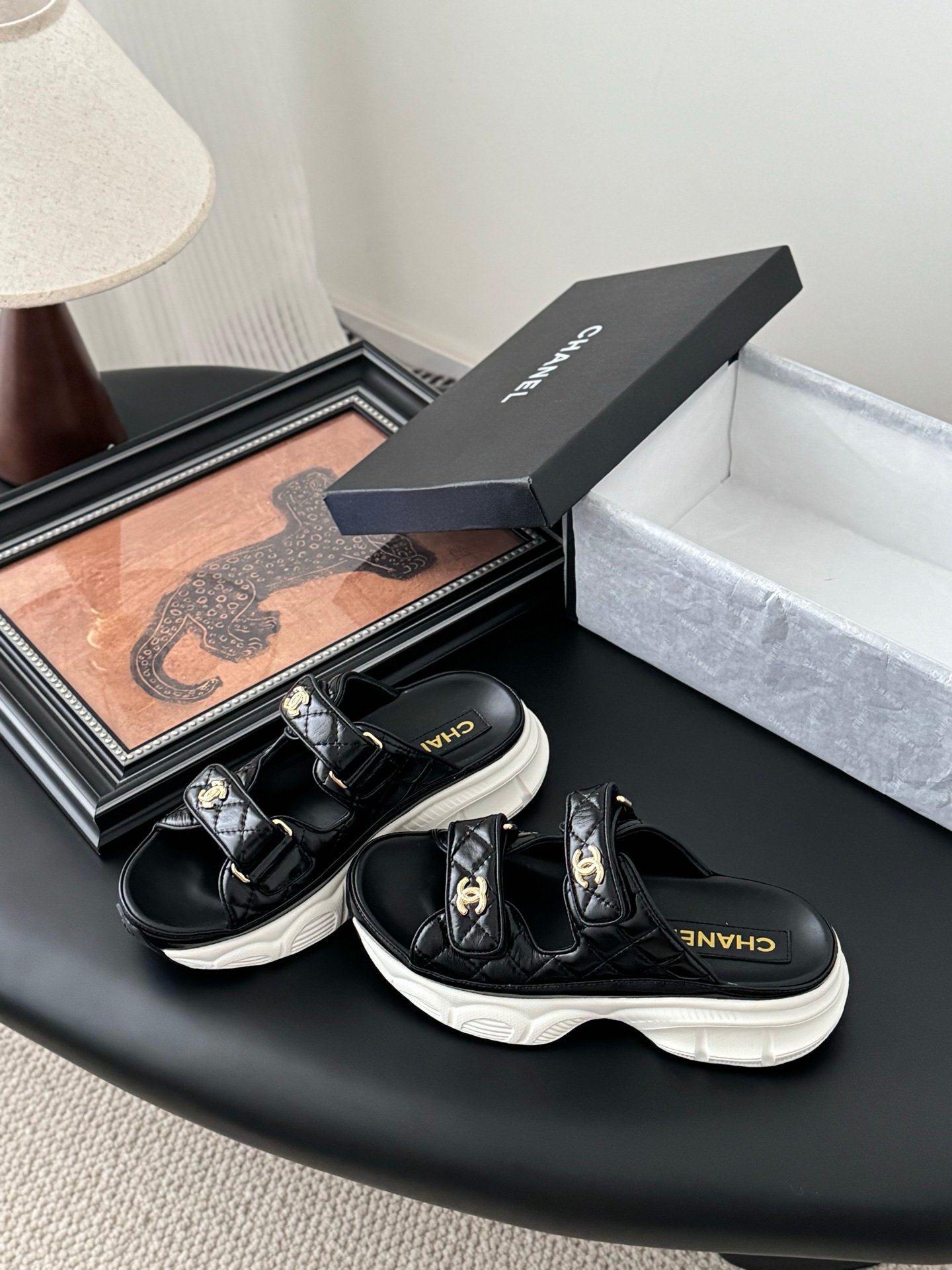 CHANEL Woman - Image 3