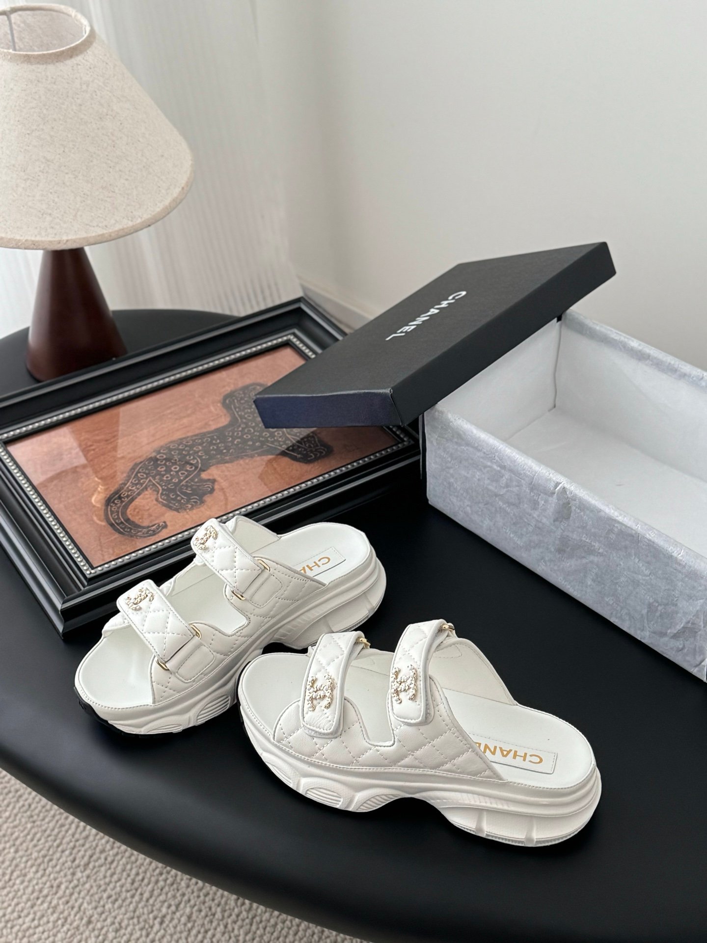 CHANEL Woman - Image 3