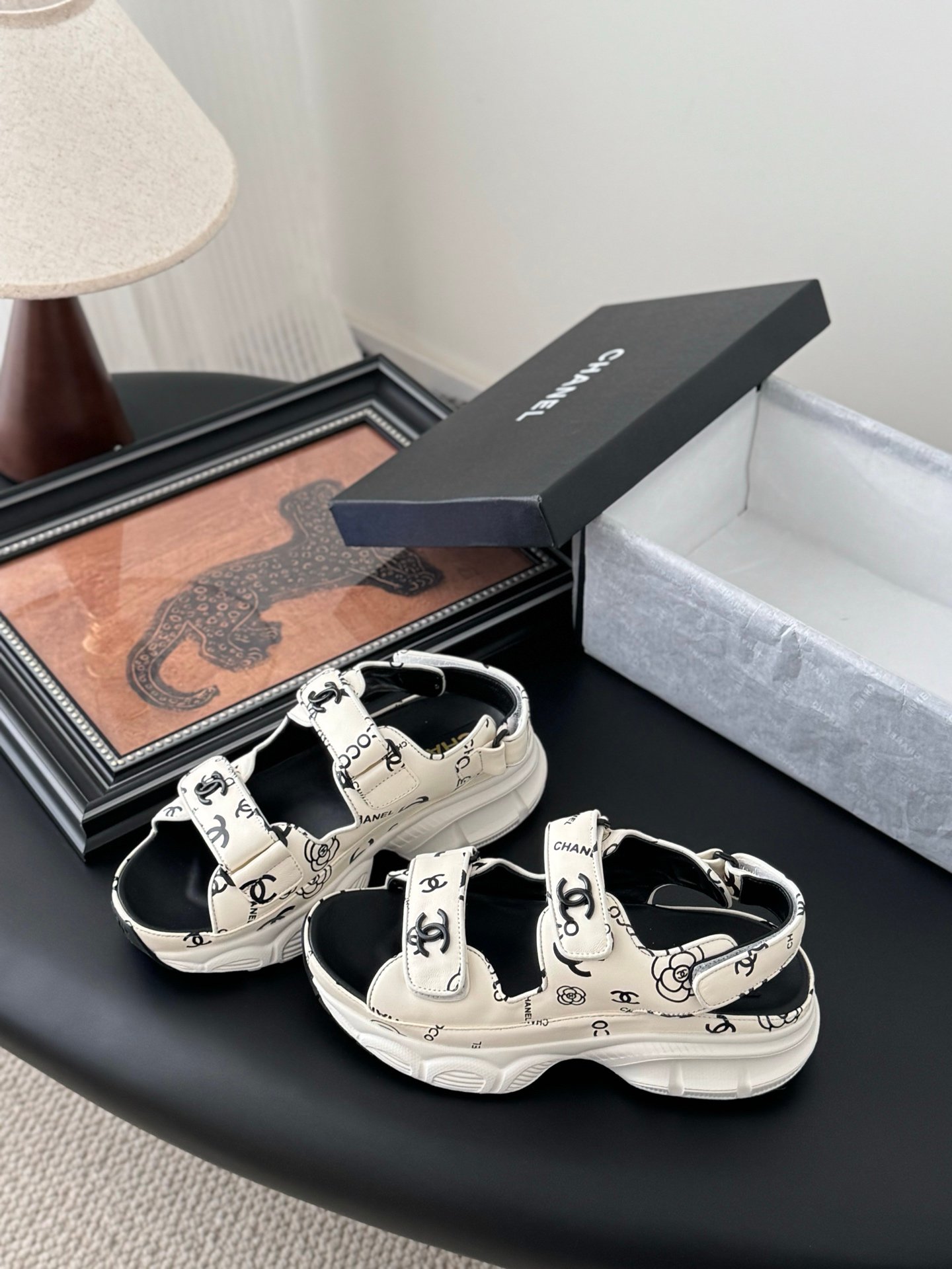 CHANEL Woman - Image 7