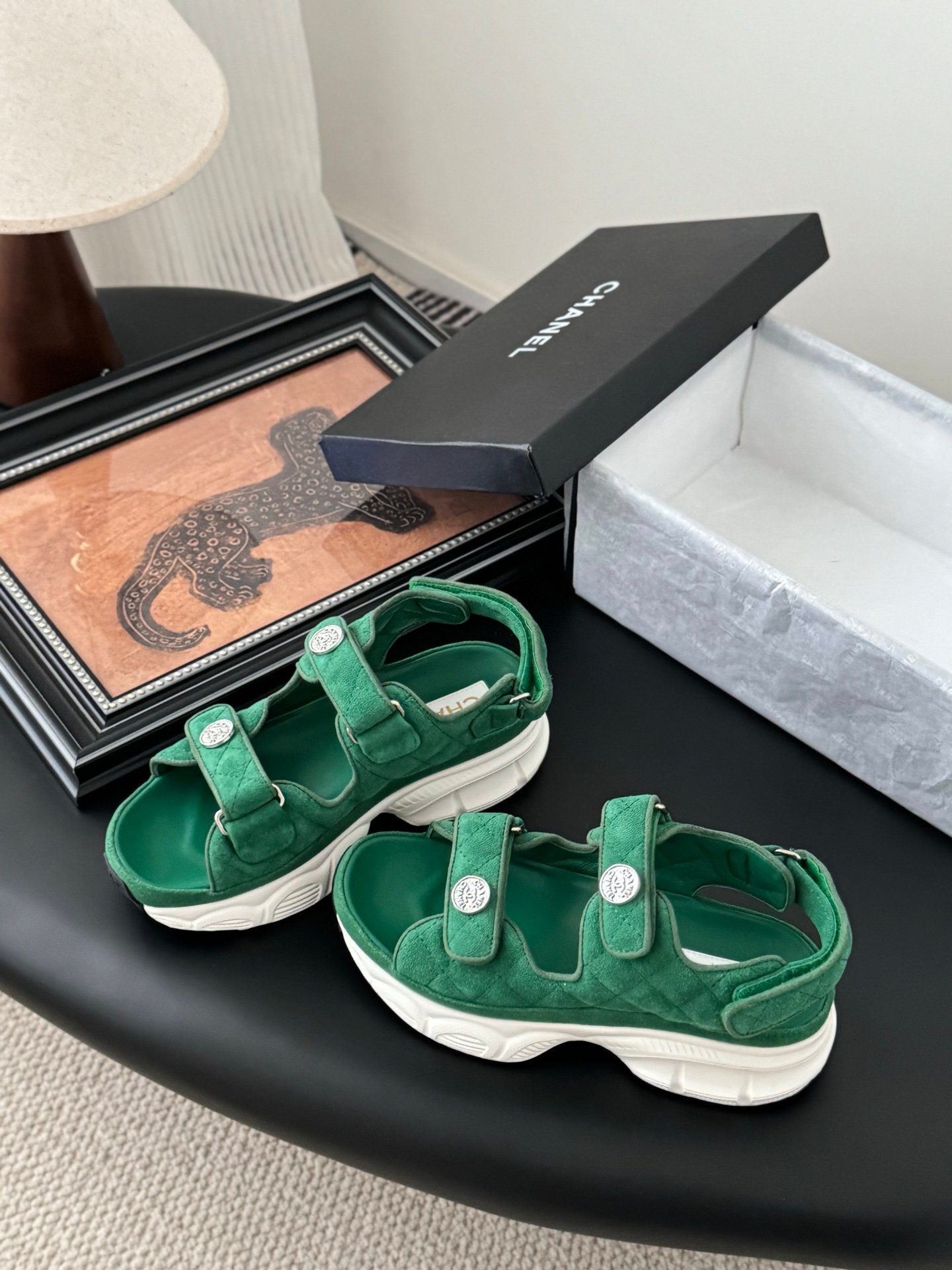 CHANEL Woman - Image 7