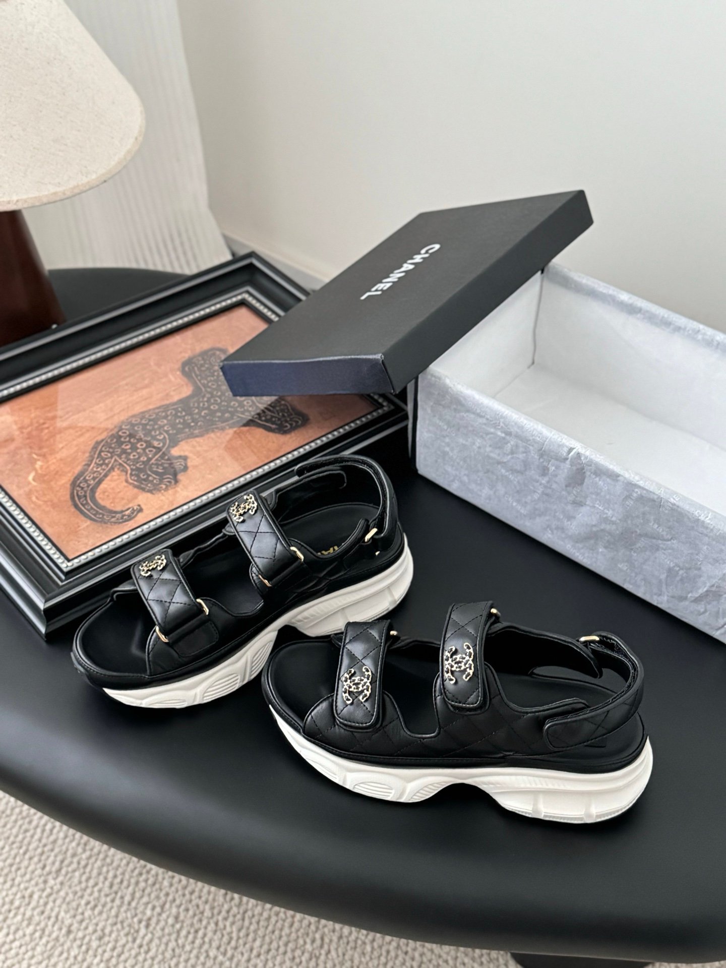 CHANEL Woman - Image 7