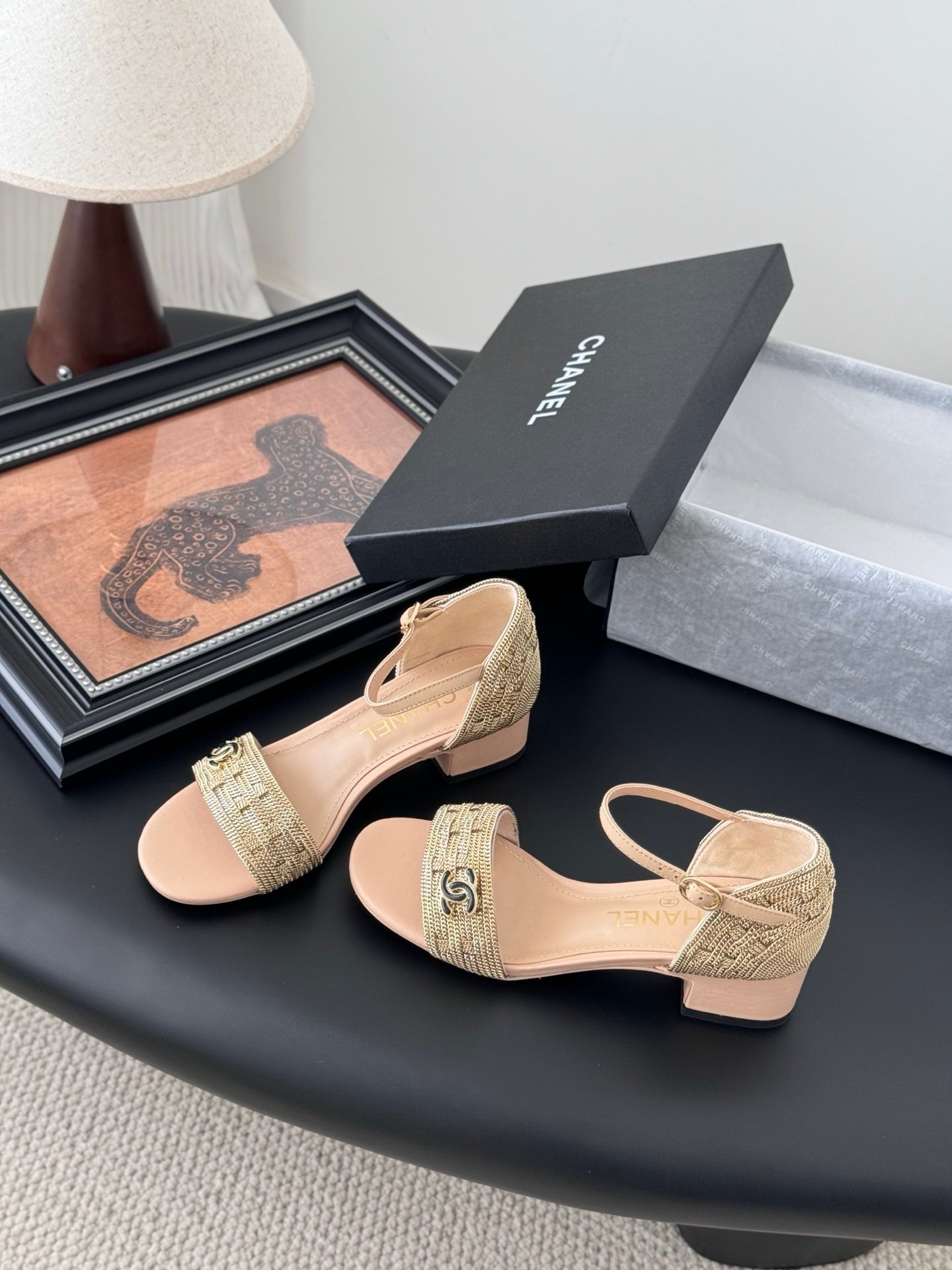 CHANEL Woman - Image 7