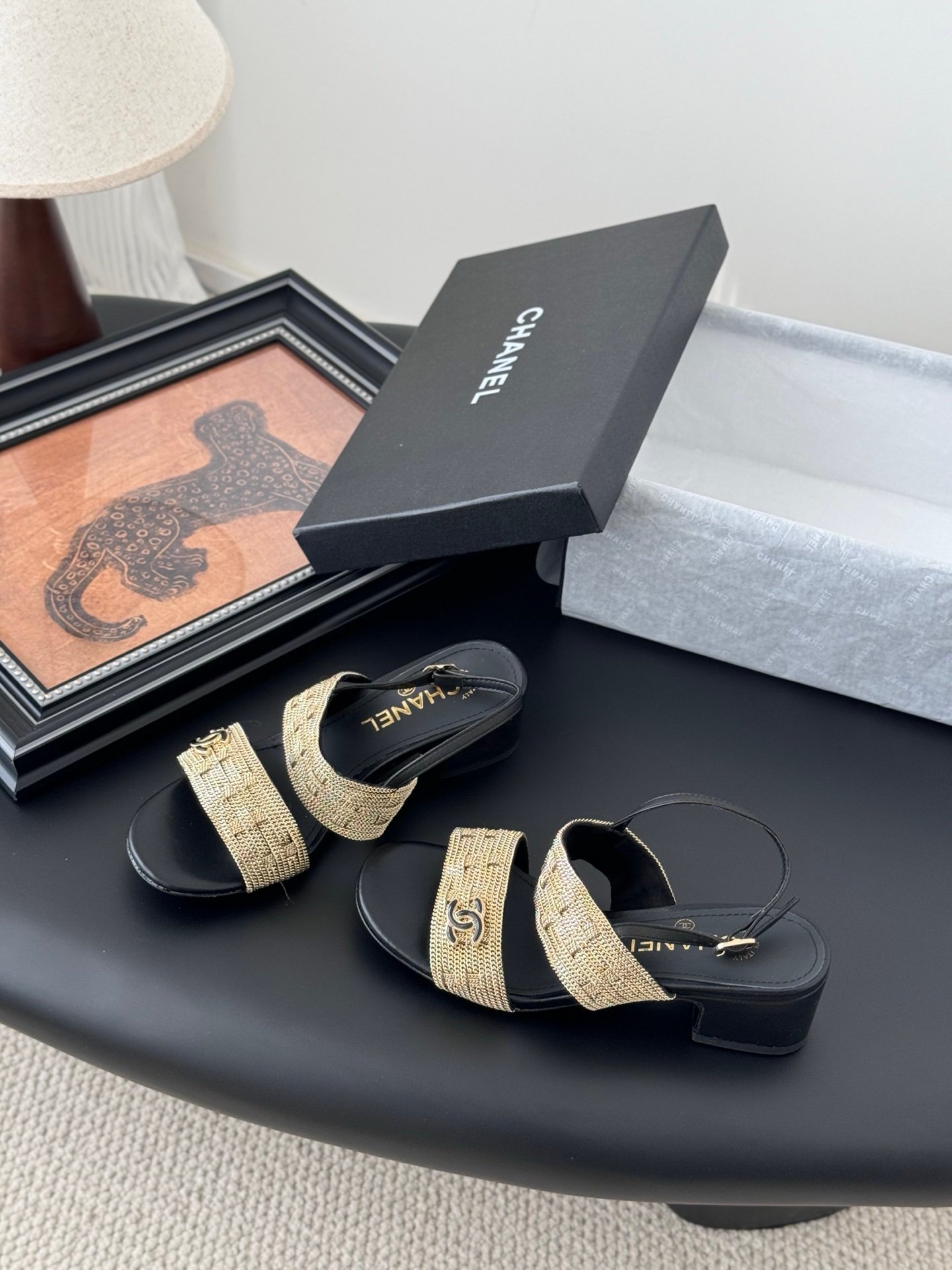 CHANEL Woman - Image 7