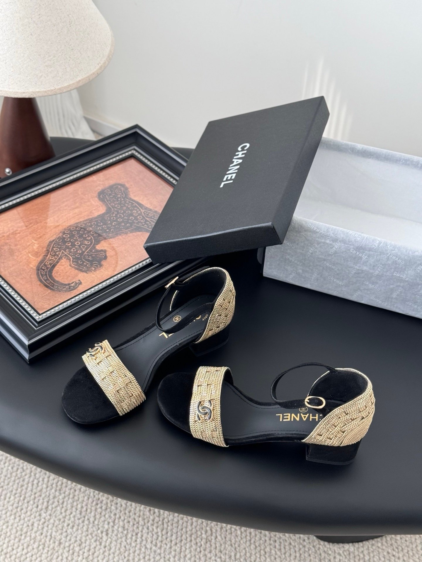 CHANEL Woman - Image 7