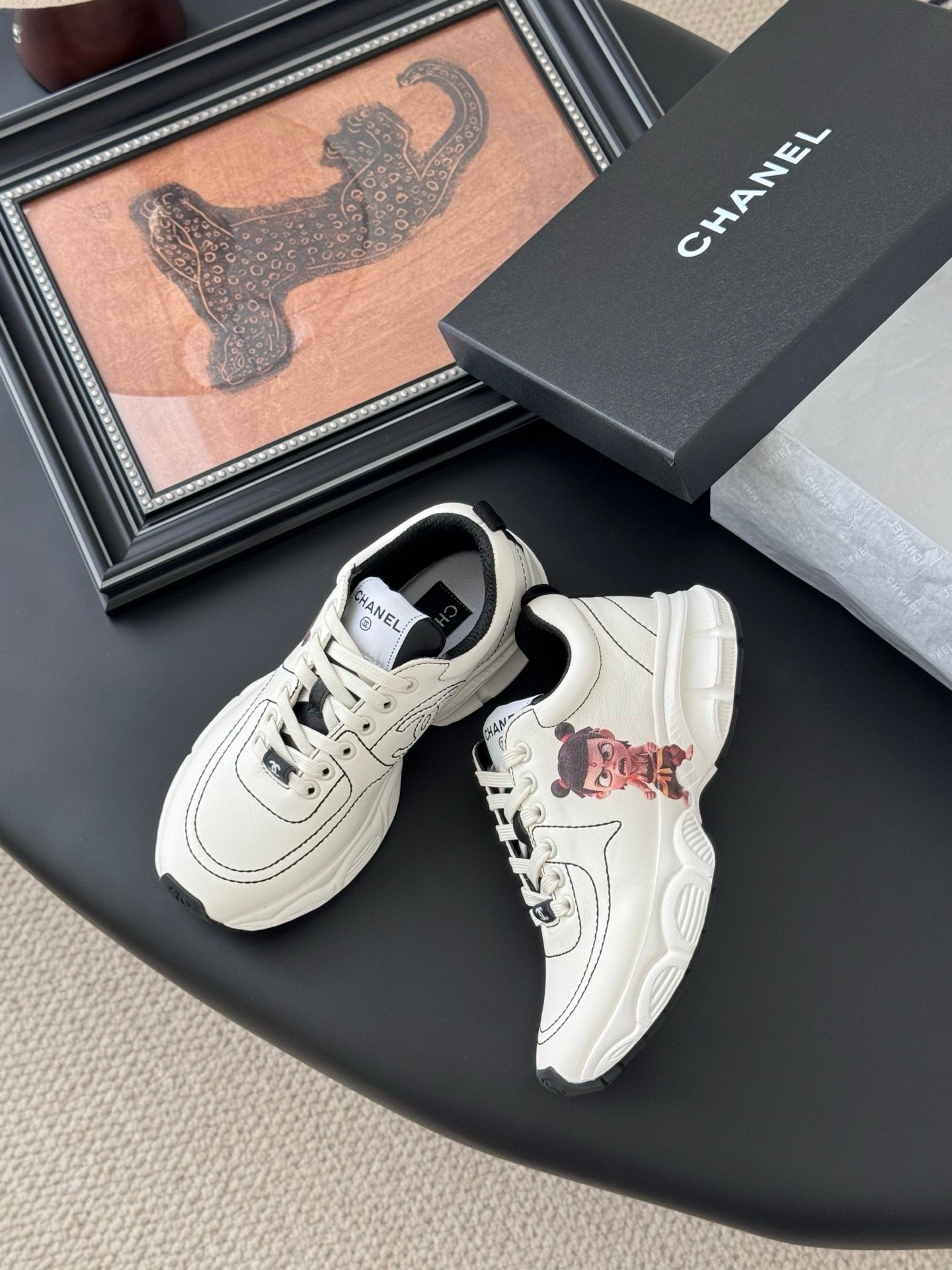 CHANEL Woman - Image 3