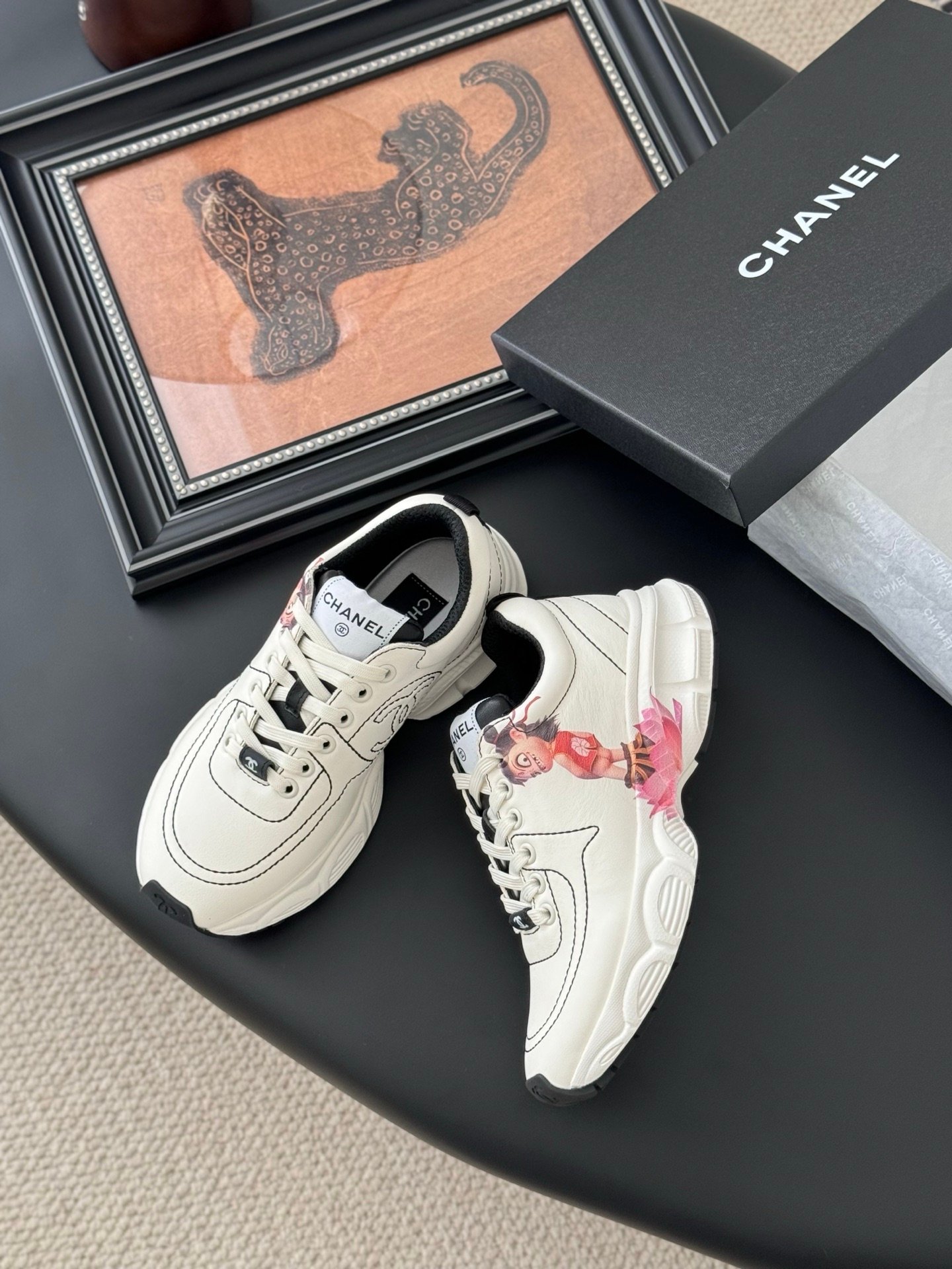 CHANEL Woman - Image 3